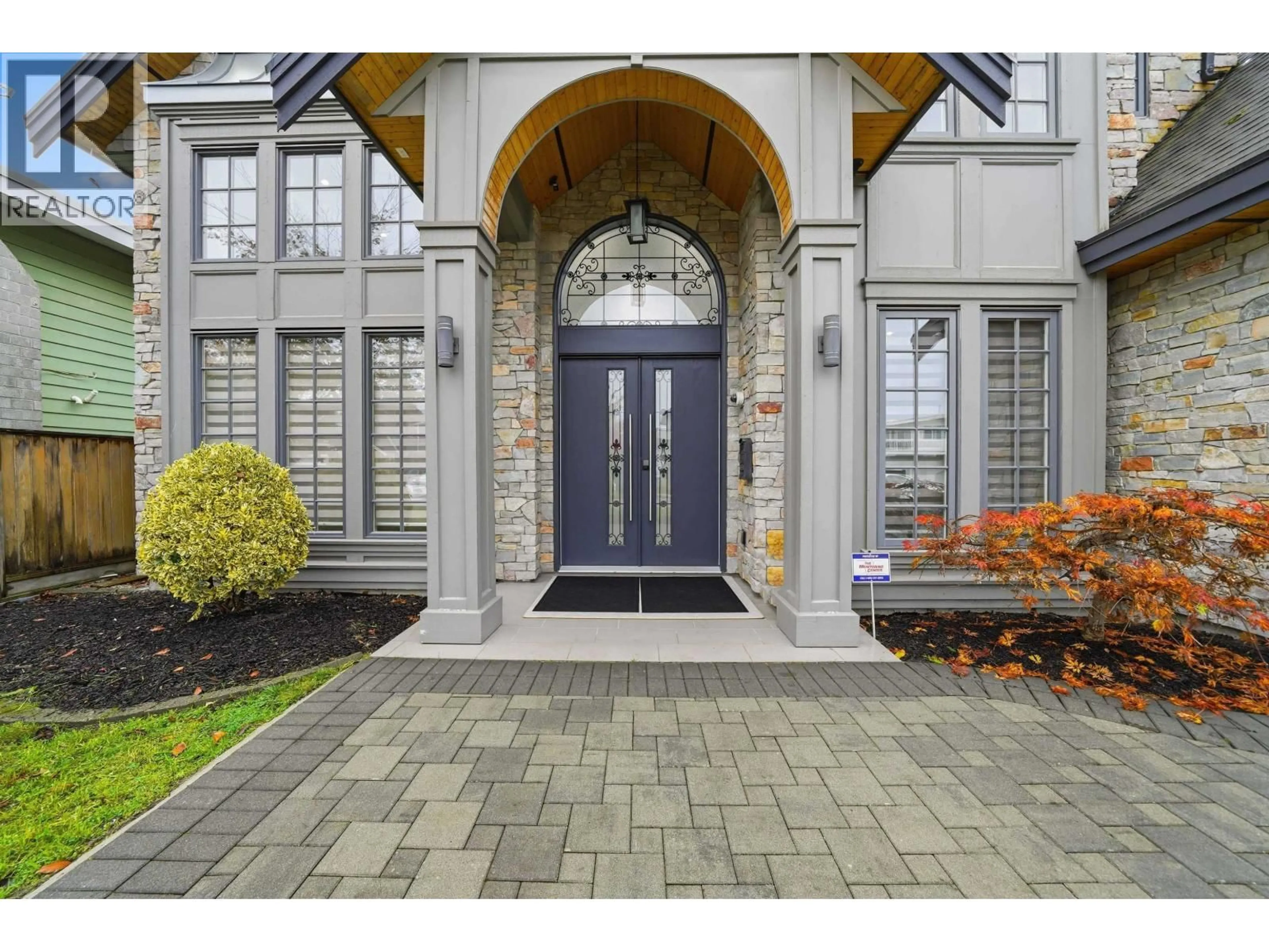 Indoor entryway for 3671 MORESBY DRIVE, Richmond British Columbia V7C4G7