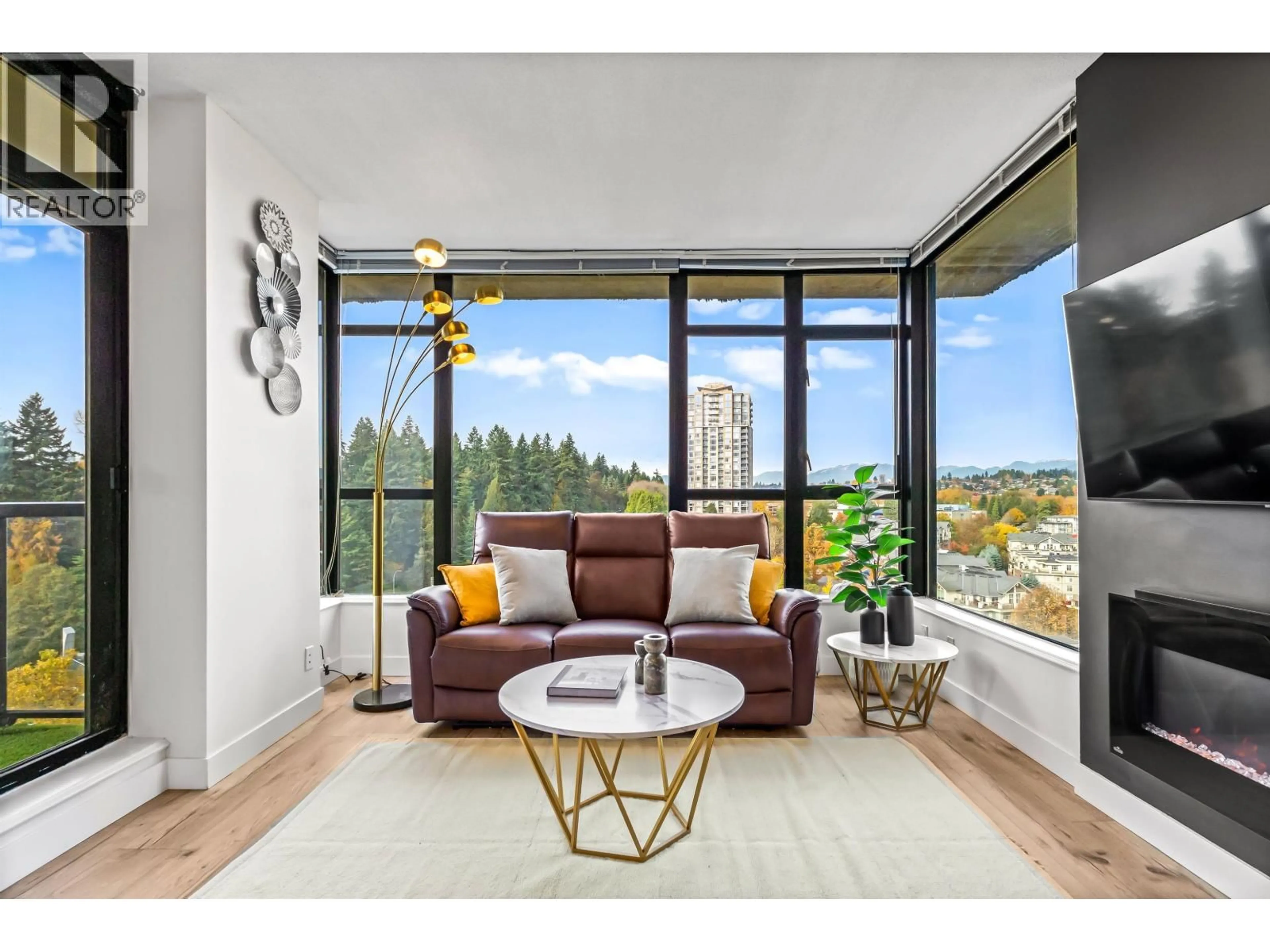 Living room with furniture, wood/laminate floor for 1701 - 15 ROYAL AVENUE, New Westminster British Columbia V3L0A9