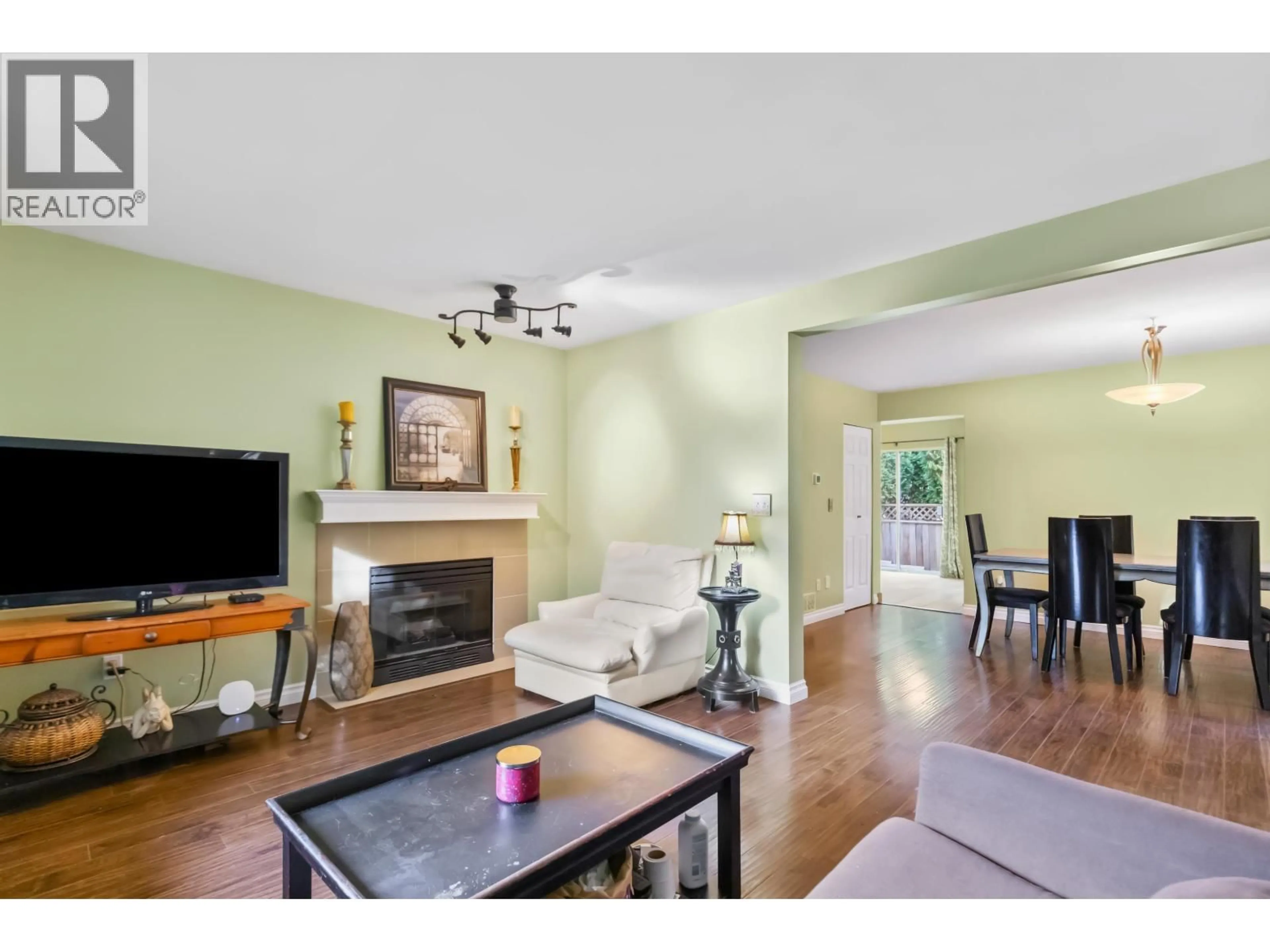 Living room with furniture, wood/laminate floor for 4 - 19252 119 AVENUE, Pitt Meadows British Columbia V3Y2K4