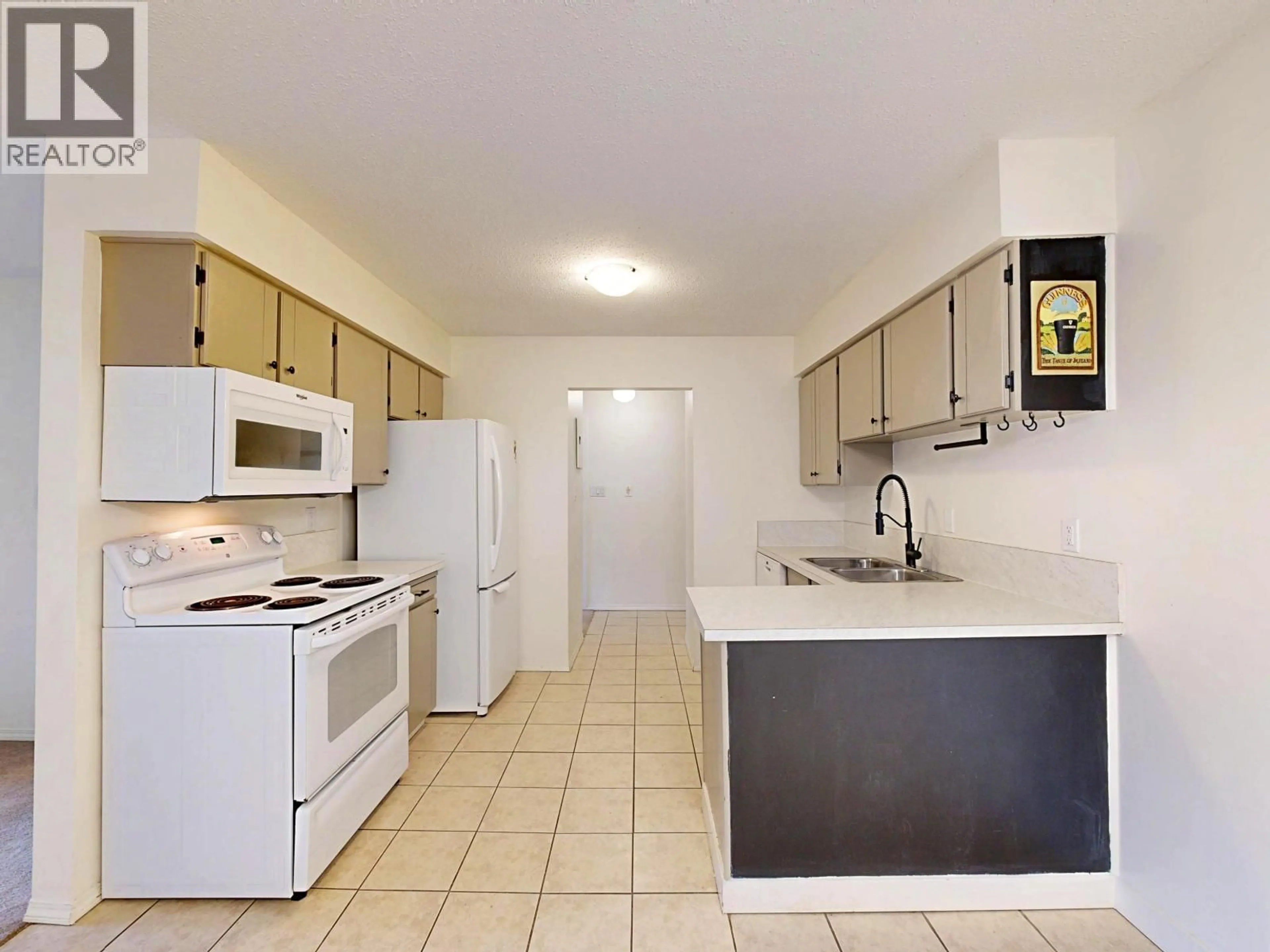 Standard kitchen, unknown for 206 - 138 18TH STREET, North Vancouver British Columbia V7M1W4