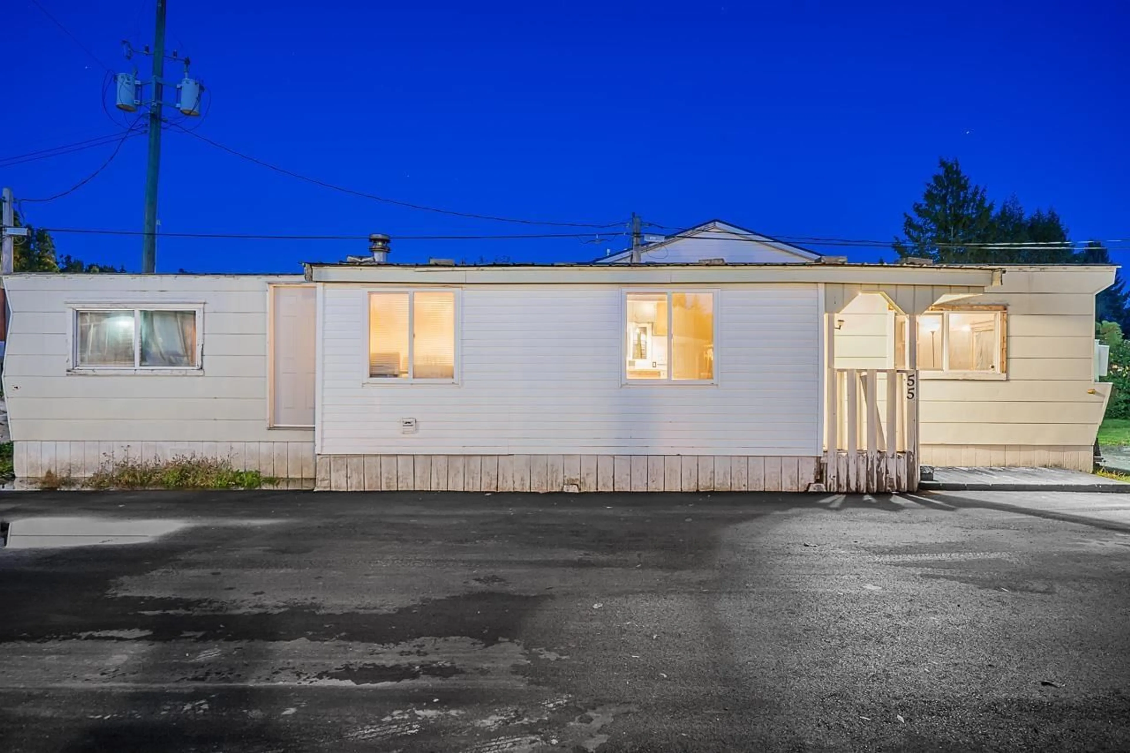 A pic from outside/outdoor area/front of a property/back of a property/a pic from drone, street for 55 - 26892 FRASER, Langley British Columbia V4W3T6