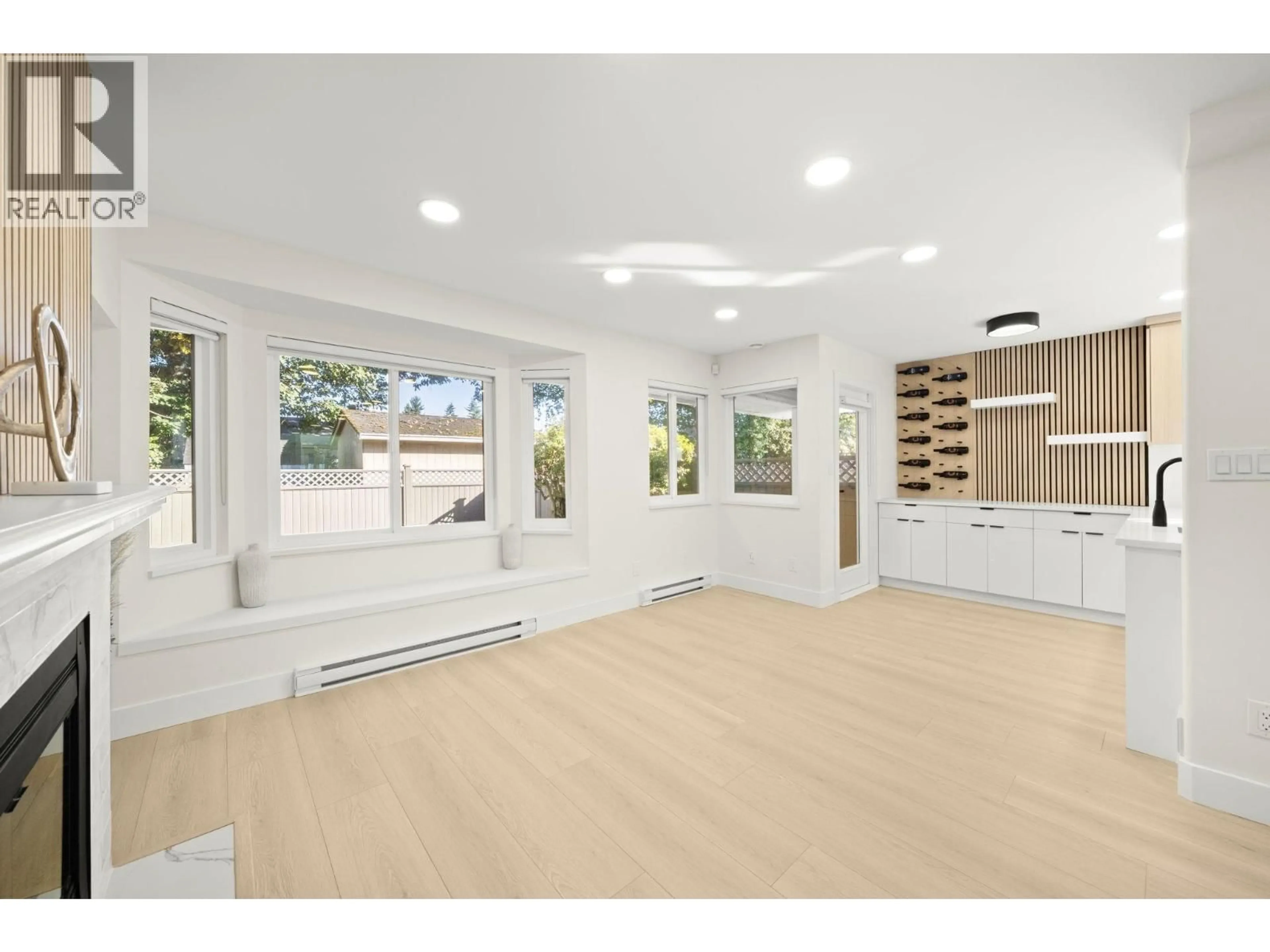 Open concept kitchen, wood/laminate floor for 13 - 11950 232 STREET, Maple Ridge British Columbia V2X6T1