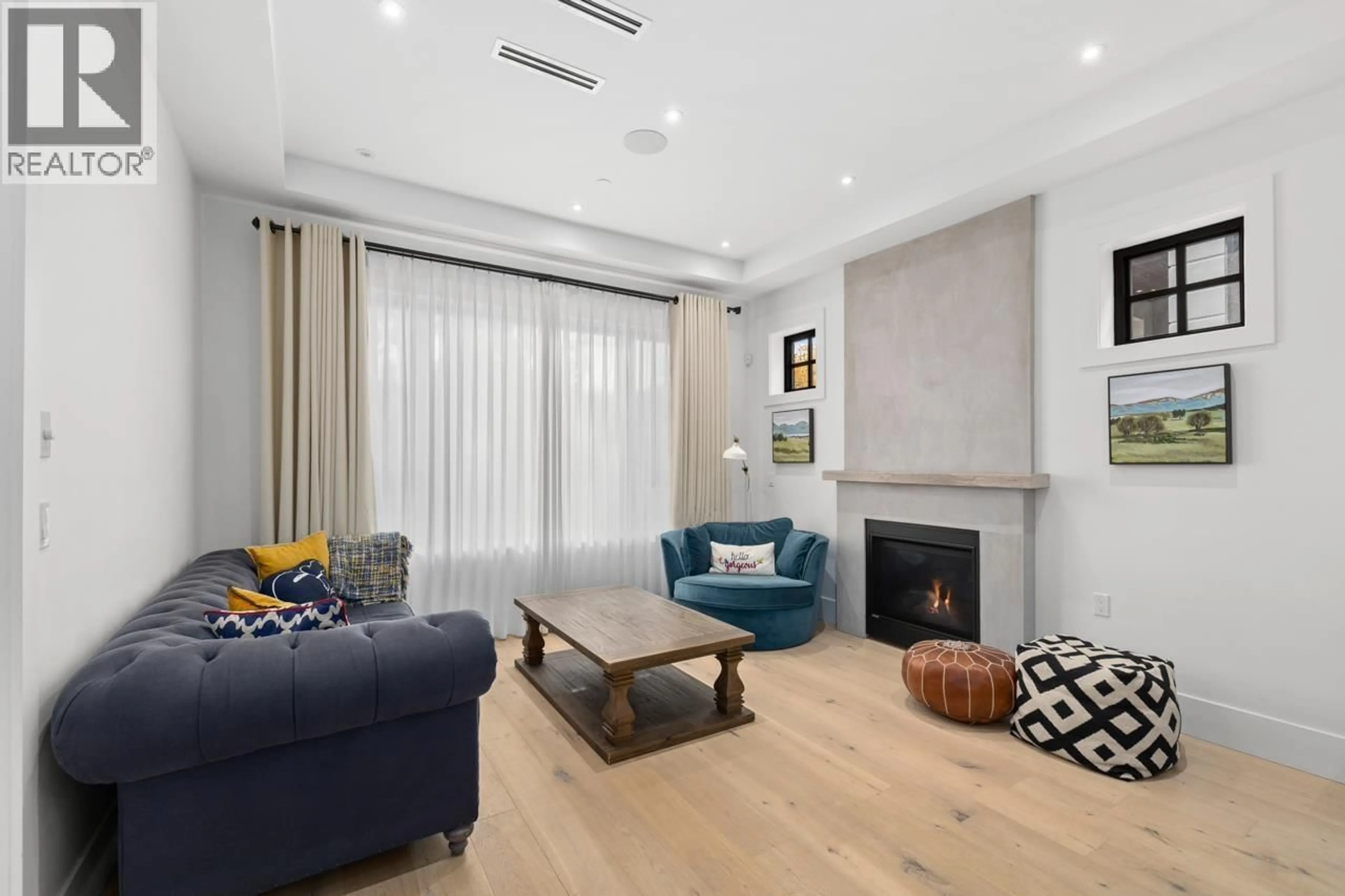 Living room with furniture, wood/laminate floor for 3363 W 15TH AVENUE, Vancouver British Columbia V6R2Y9