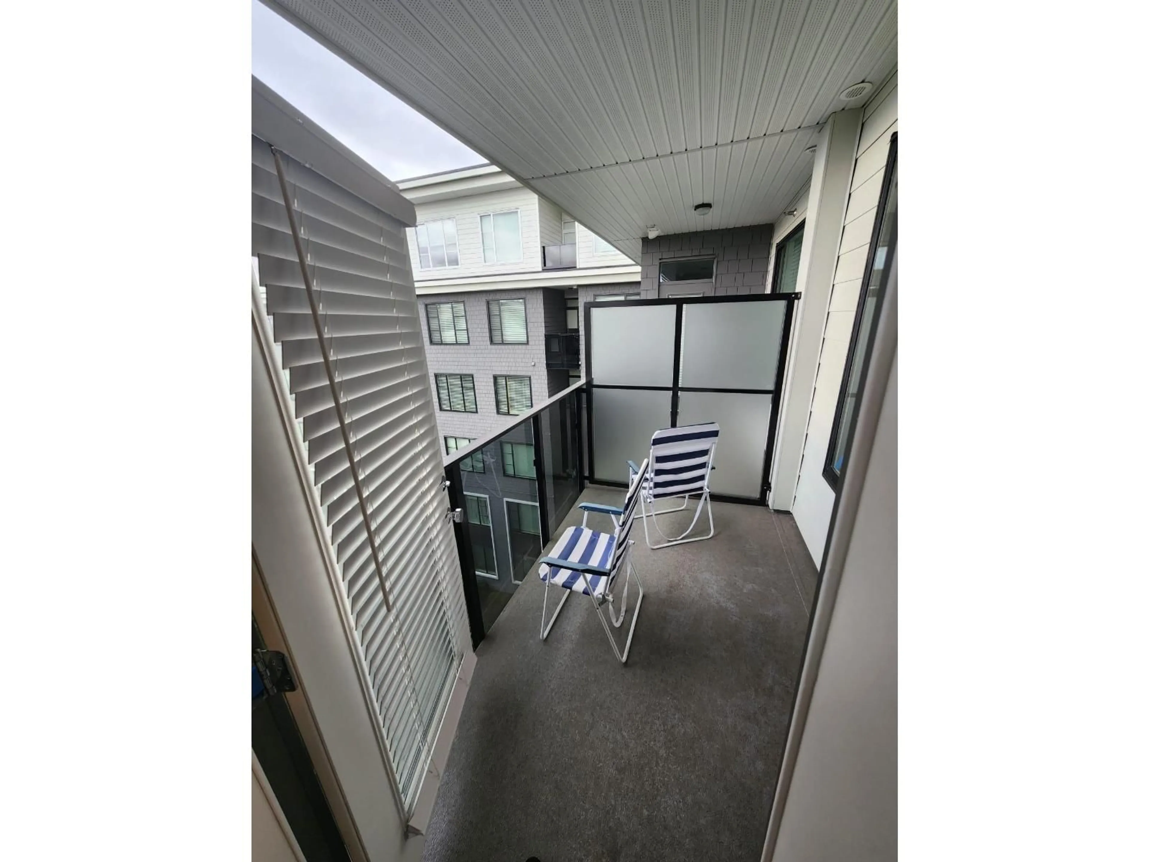 Balcony in the apartment, unknown for 514 - 15825 85, Surrey British Columbia V4N6W9