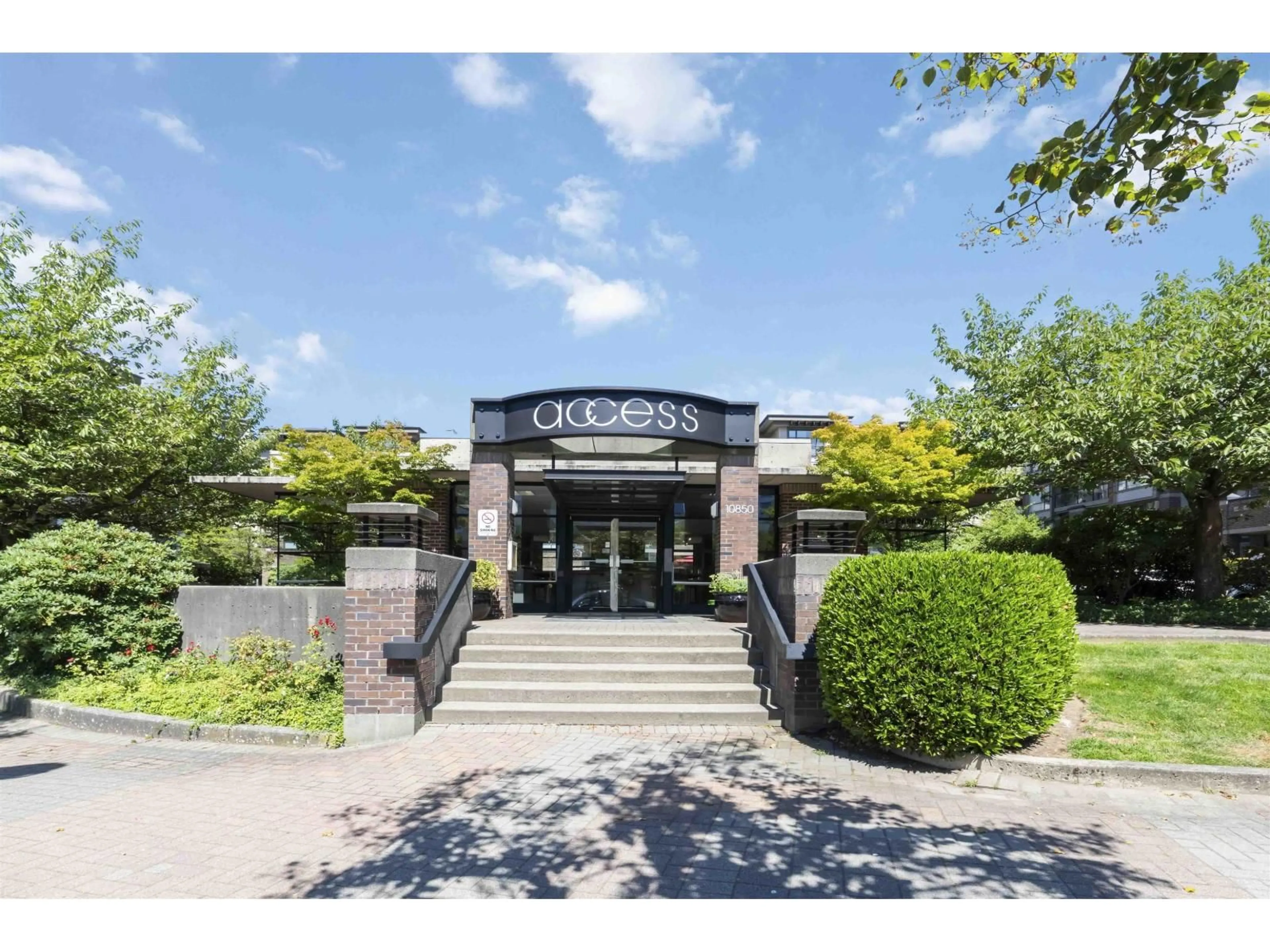 Indoor foyer for 338 - 10838 CITY, Surrey British Columbia V3T5X9