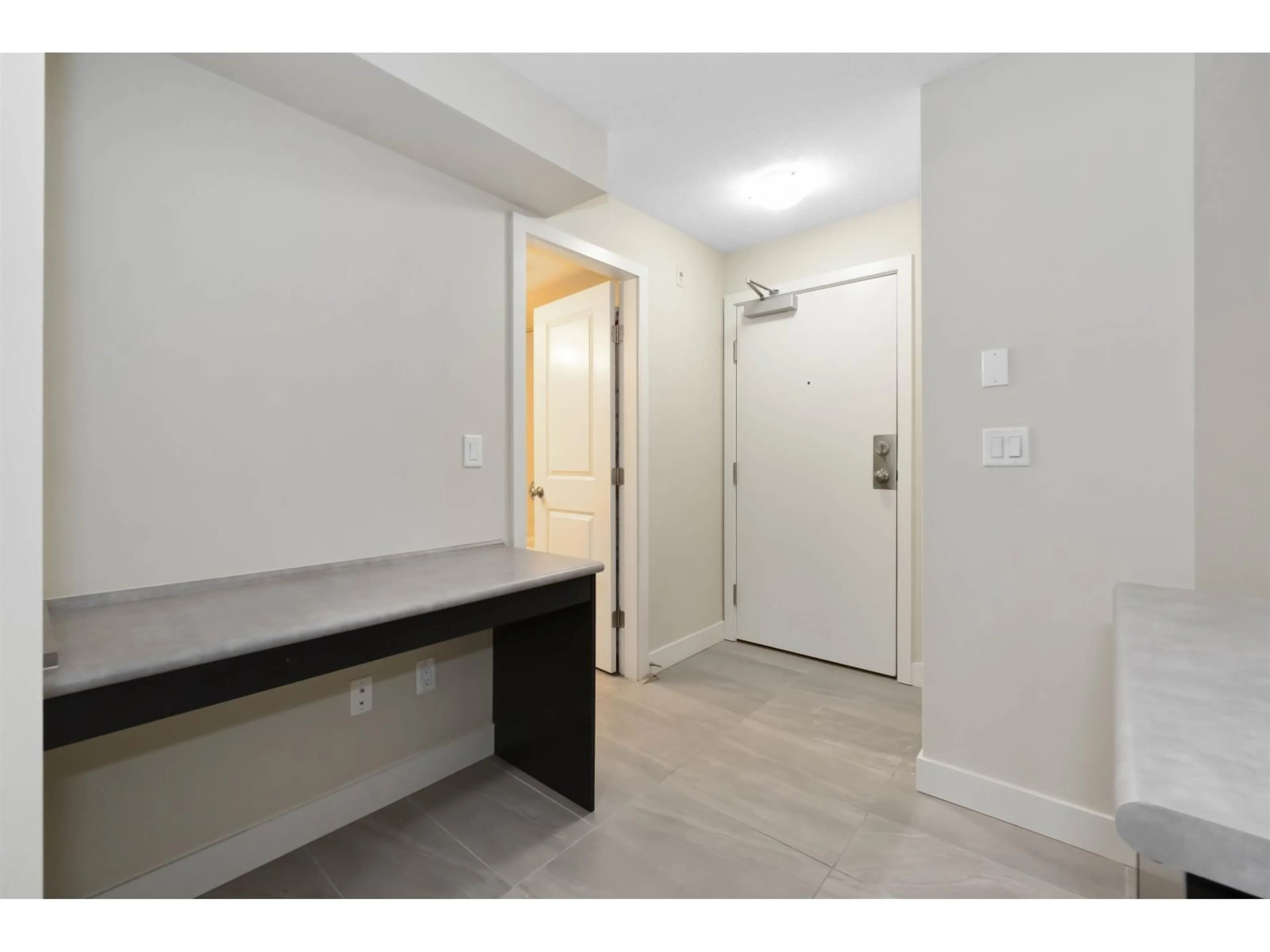 Unknown for 338 - 10838 CITY, Surrey British Columbia V3T5X9