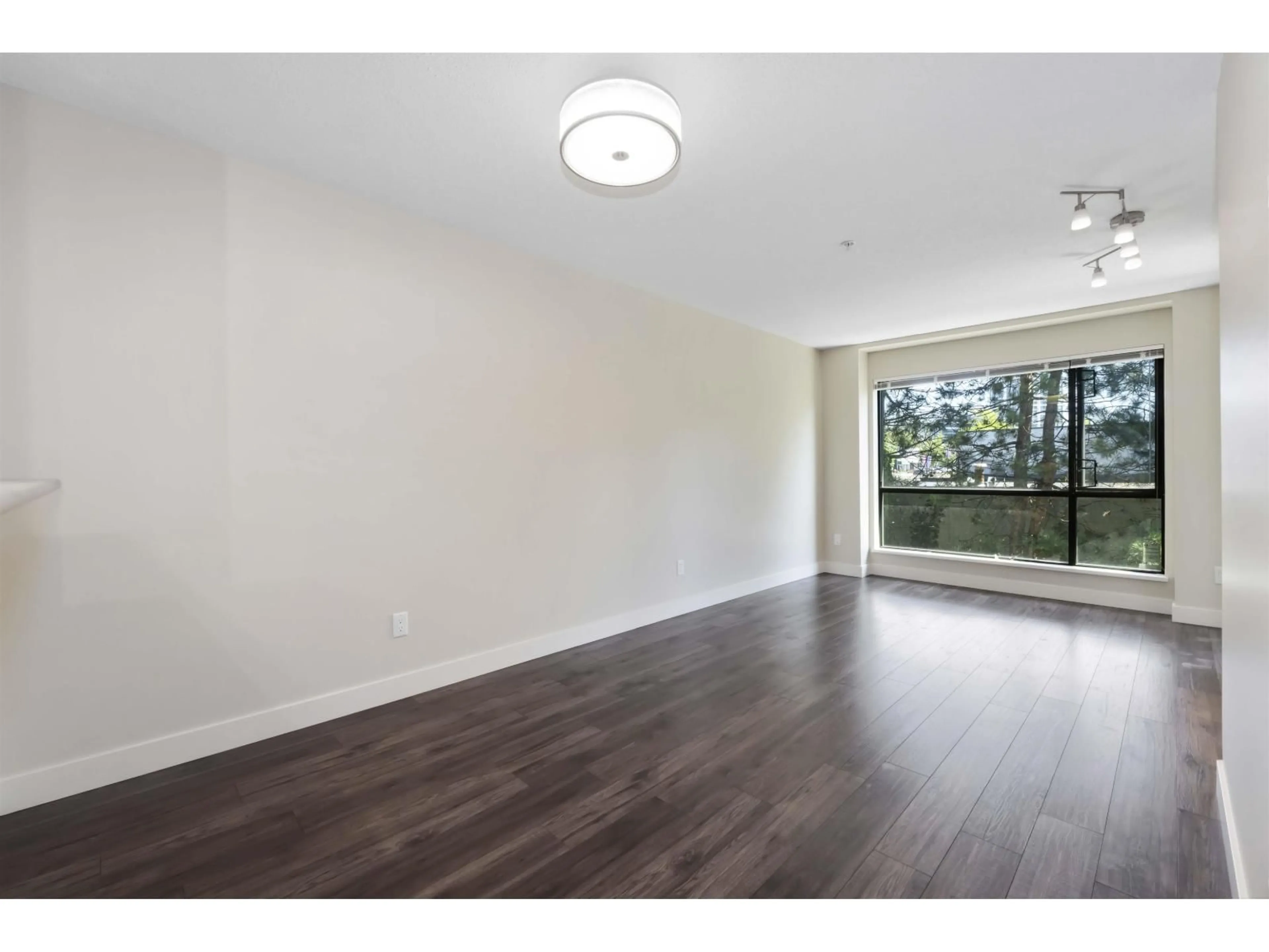 A pic of a room for 338 - 10838 CITY, Surrey British Columbia V3T5X9