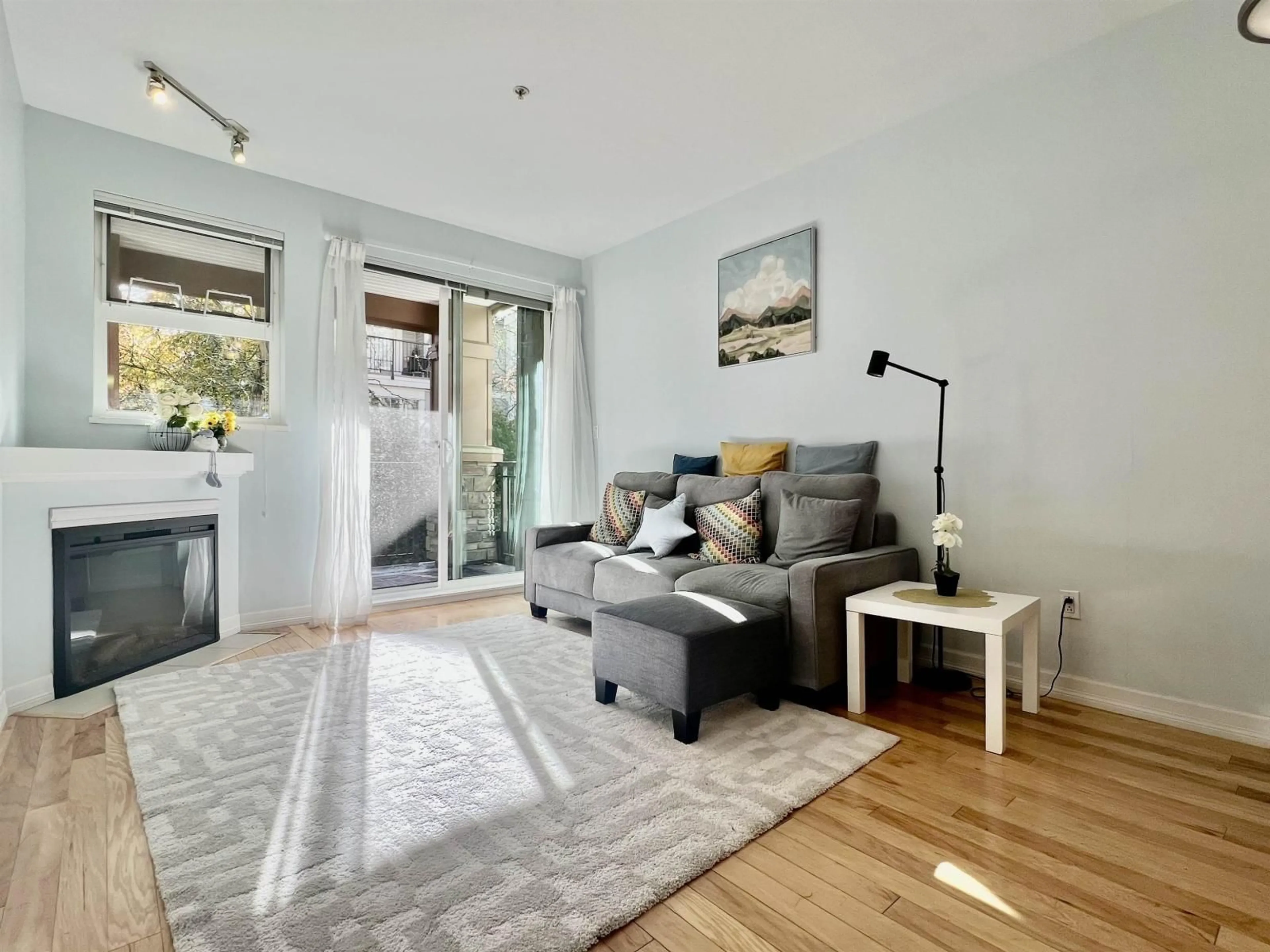 Living room with furniture, wood/laminate floor for 207 - 10237 133, Surrey British Columbia V3T0C6