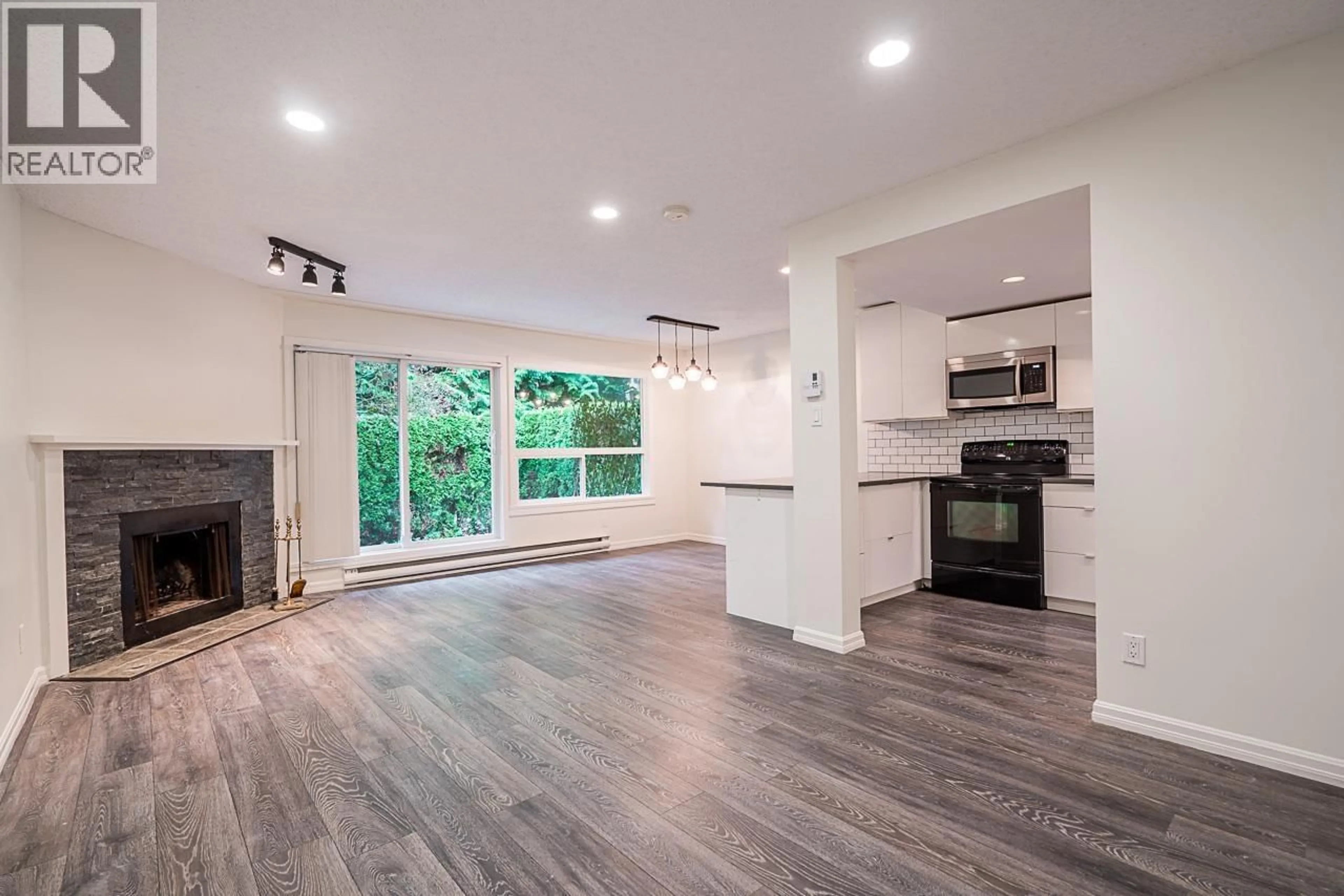 Open concept kitchen, unknown for 13 - 9151 FOREST GROVE DRIVE, Burnaby British Columbia V5A3Z5