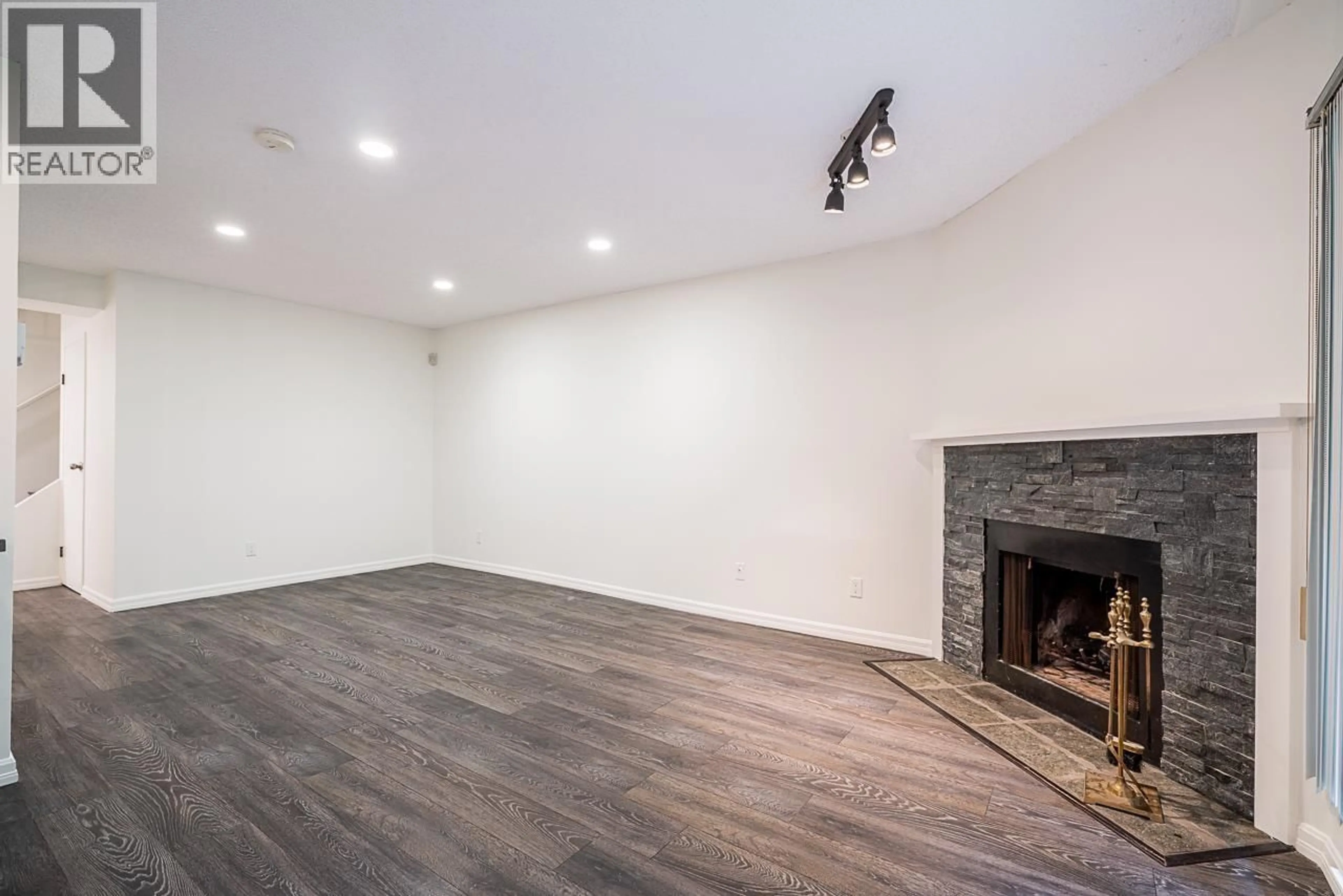 A pic of a room for 13 - 9151 FOREST GROVE DRIVE, Burnaby British Columbia V5A3Z5