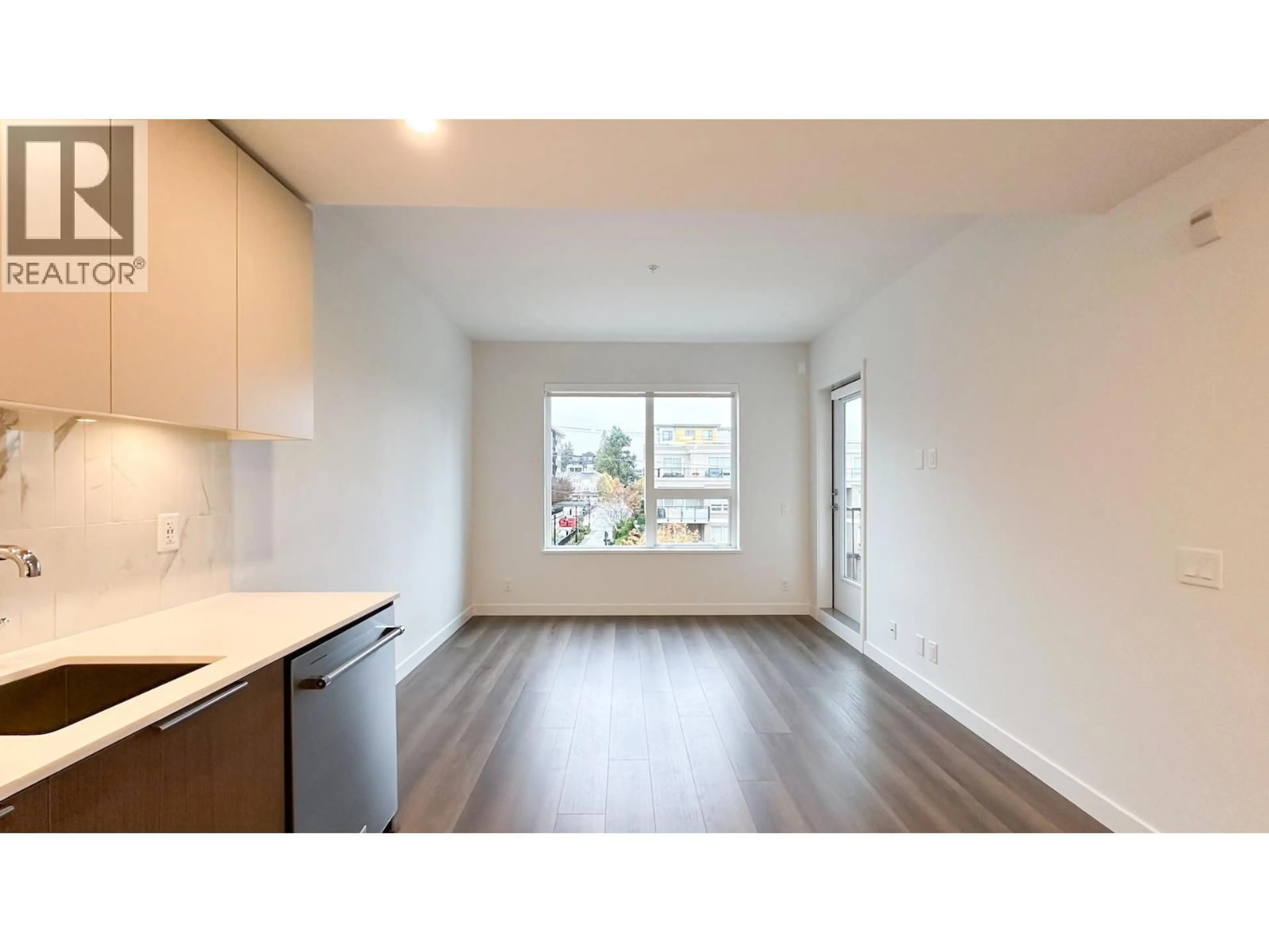 A pic of a room for 309 - 645 COMO LAKE AVENUE, Coquitlam British Columbia V3J0P1