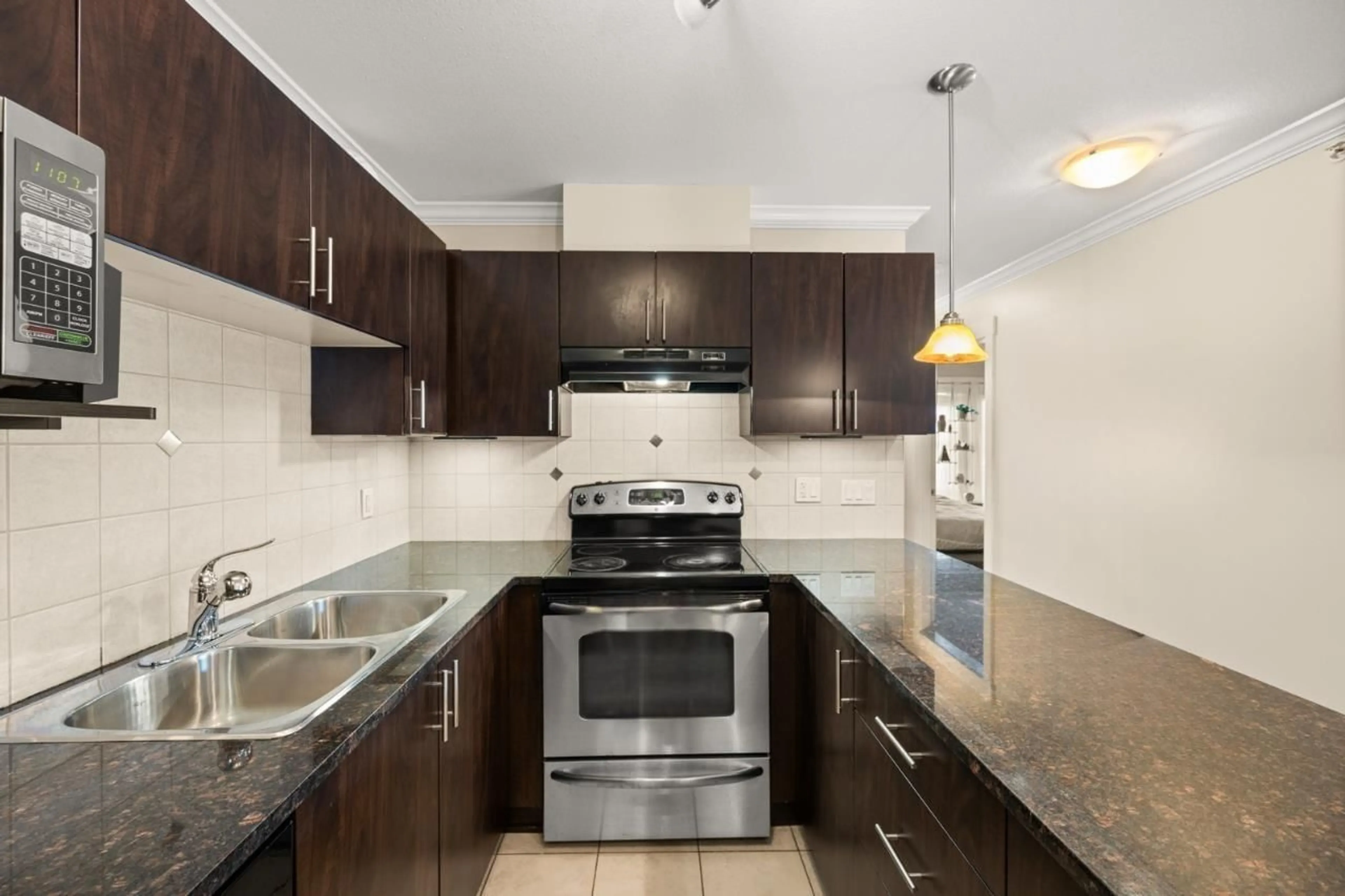 Standard kitchen, unknown for 403 - 17769 57, Surrey British Columbia V3S1H1