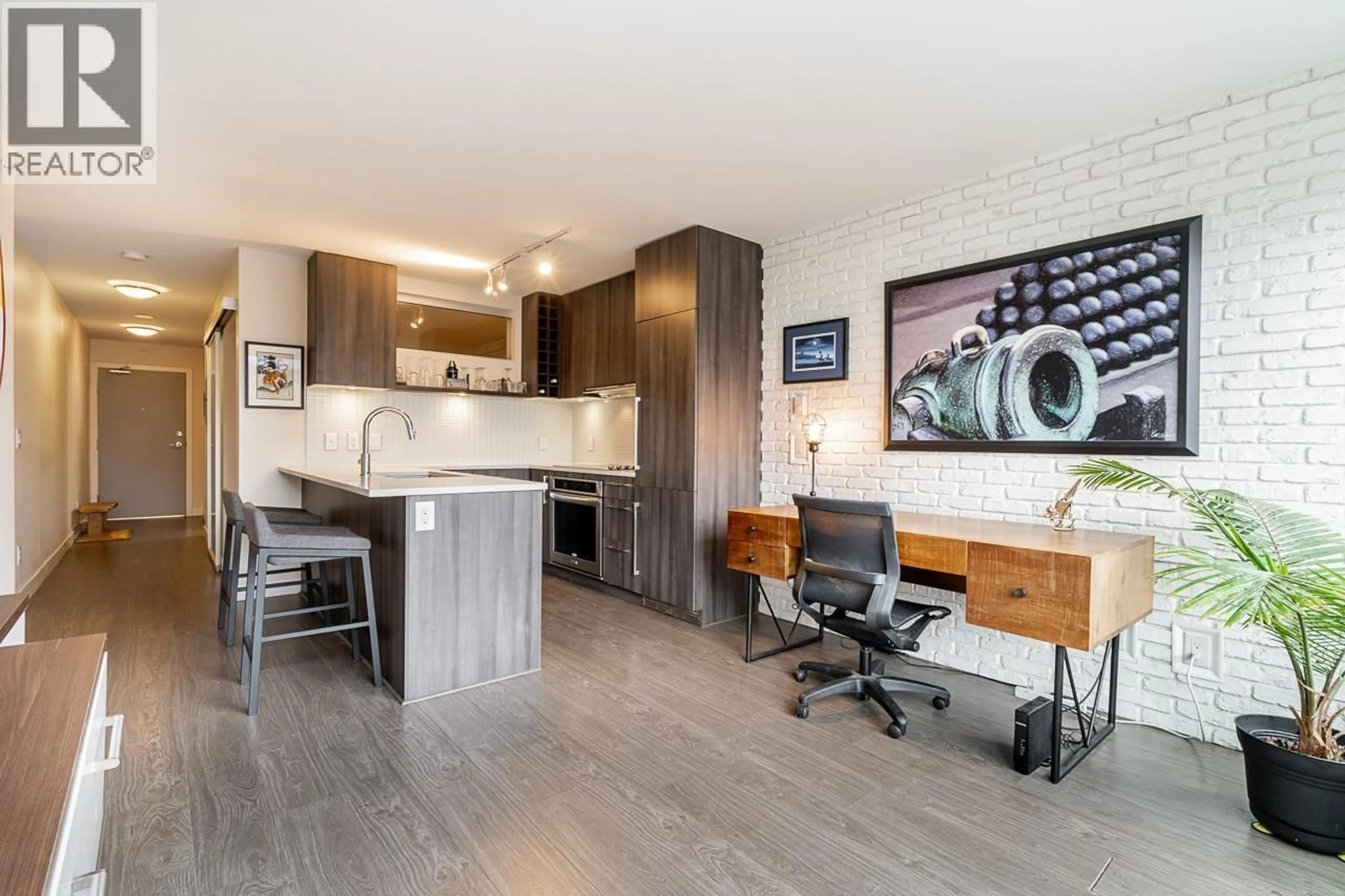 Open concept kitchen, wood/laminate floor for 1104 - 668 COLUMBIA STREET, New Westminster British Columbia V3M1A9