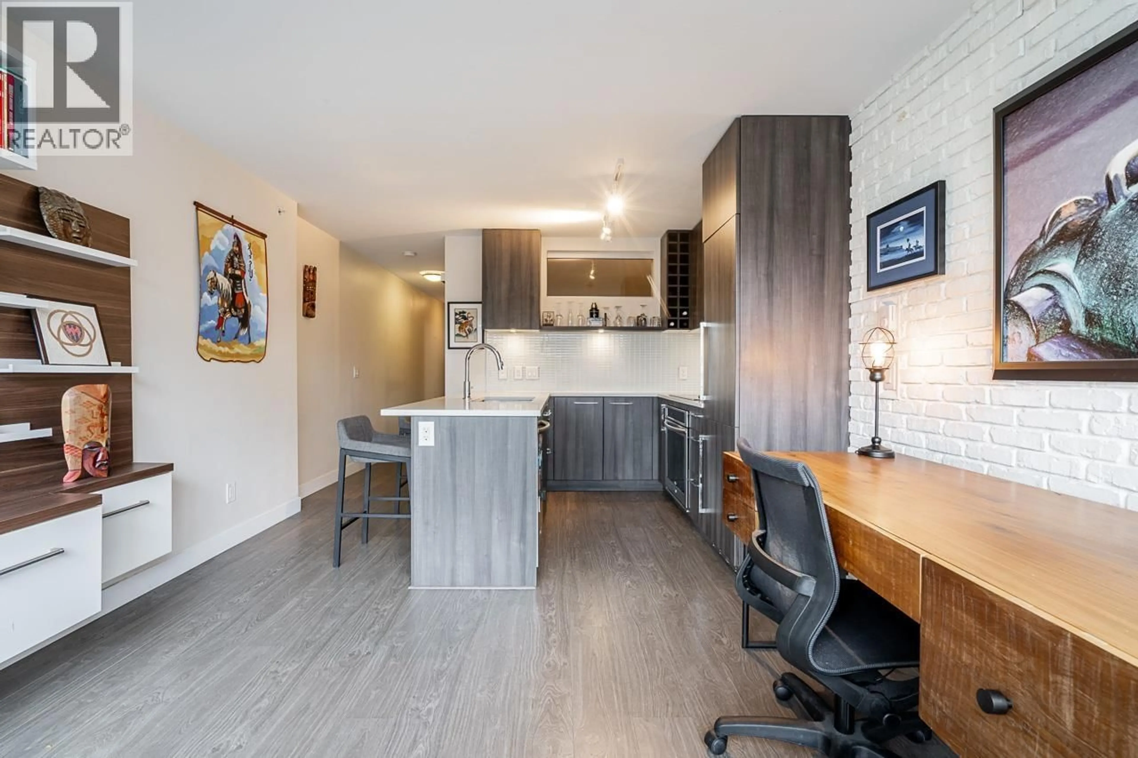 Open concept kitchen, wood/laminate floor for 1104 - 668 COLUMBIA STREET, New Westminster British Columbia V3M1A9