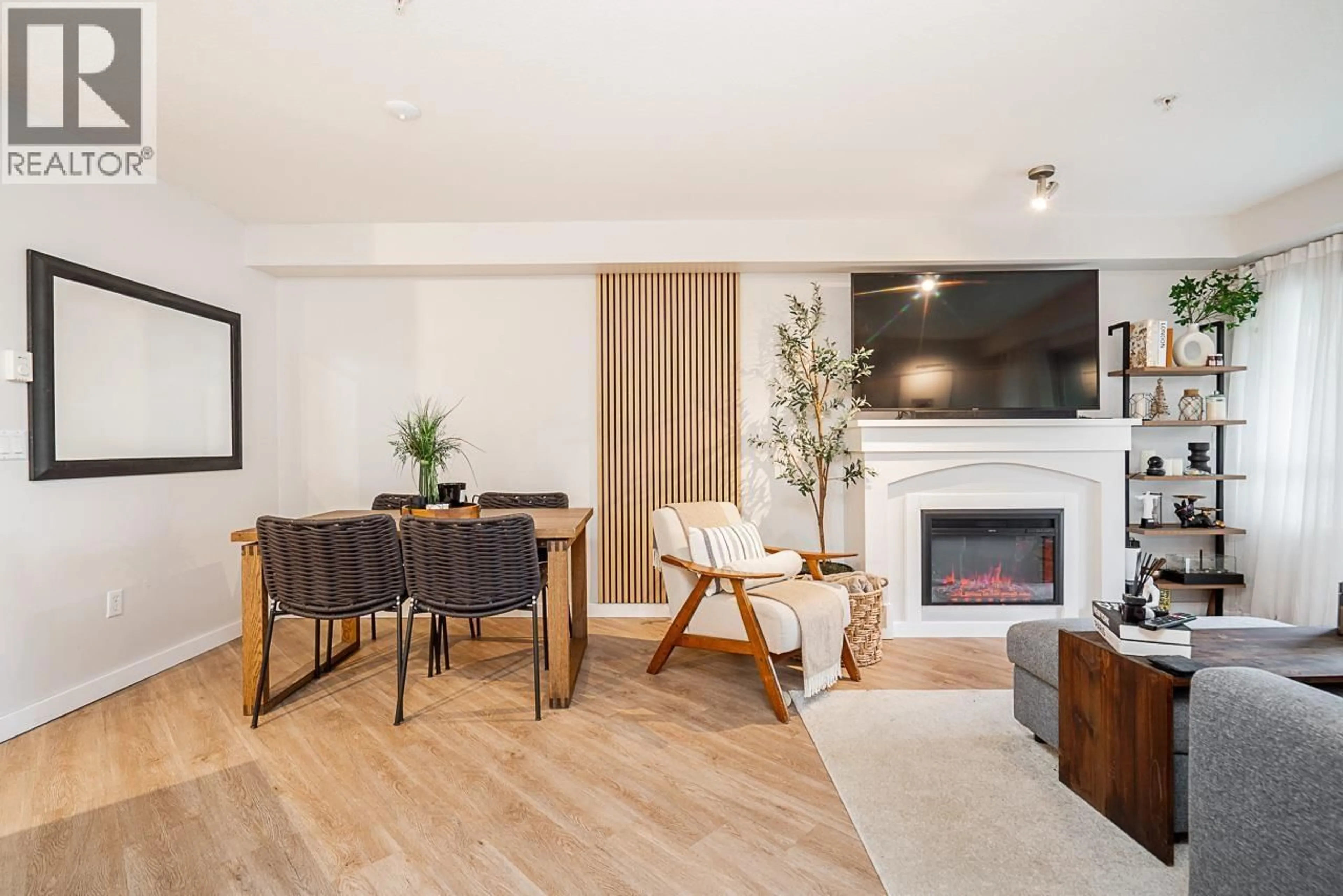 Living room with furniture, wood/laminate floor for 211 - 3132 DAYANEE SPRINGS BOULEVARD, Coquitlam British Columbia V3E0B5