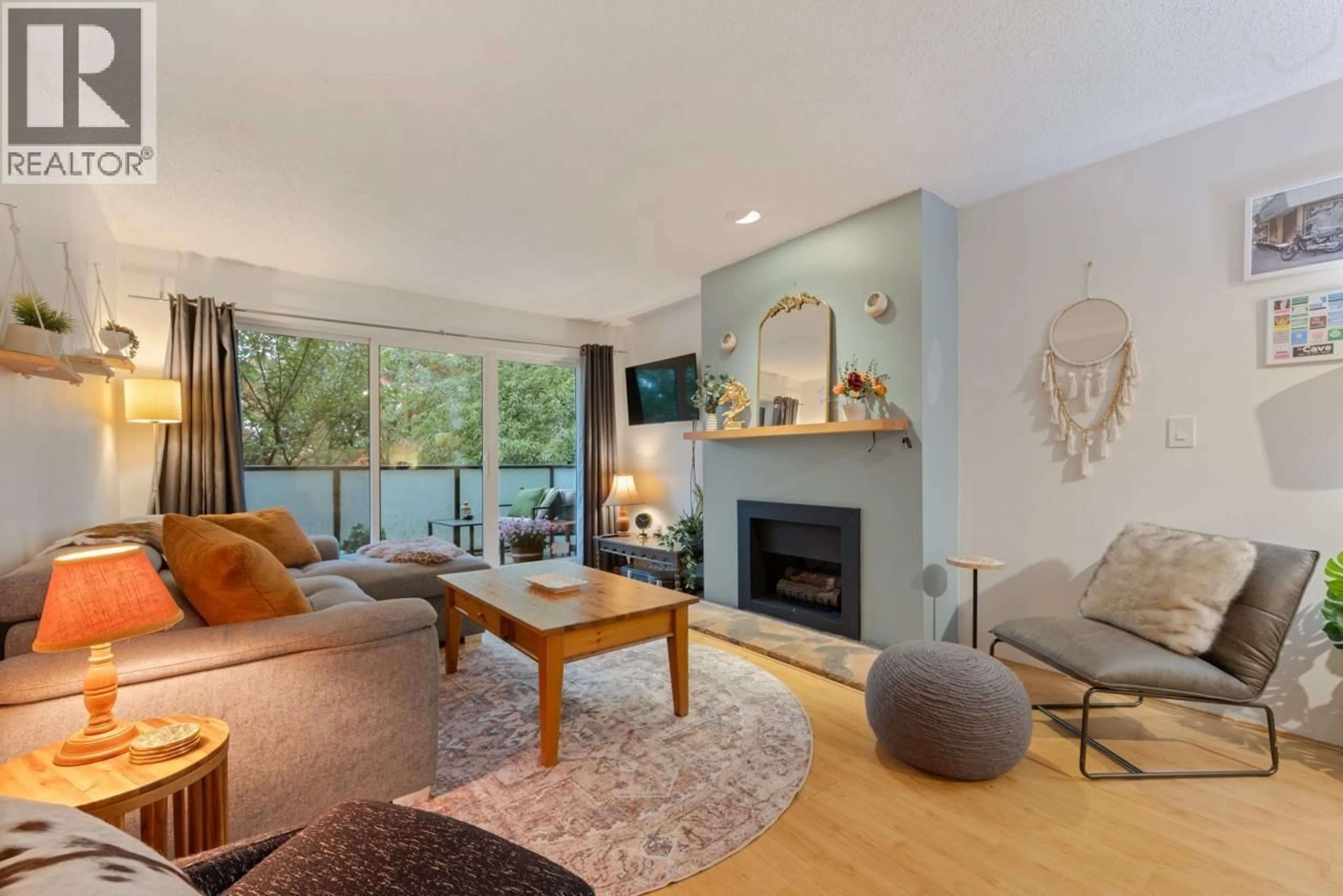 Living room with furniture, unknown for 208 - 1516 CHARLES STREET, Vancouver British Columbia V5L2T1