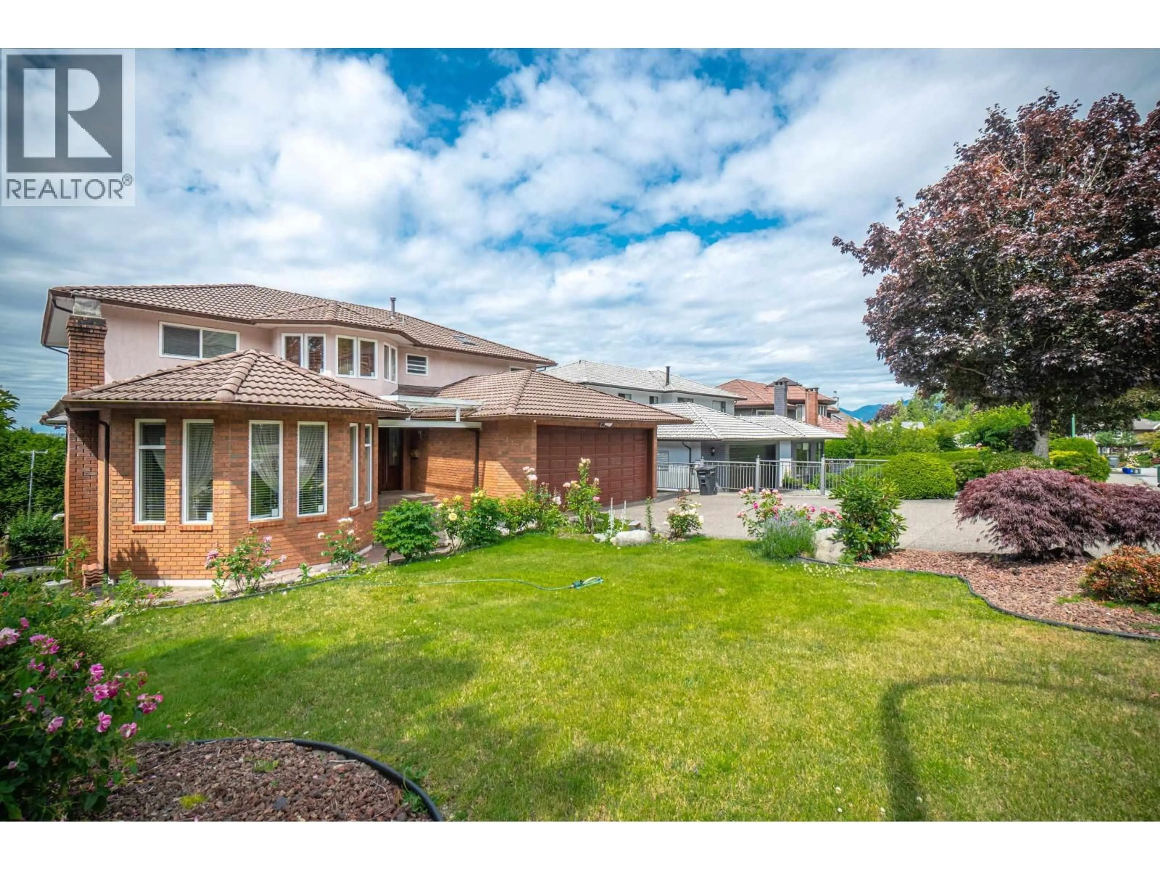 A pic from outside/outdoor area/front of a property/back of a property/a pic from drone, street for 7378 UNION STREET, Burnaby British Columbia V5A1J2