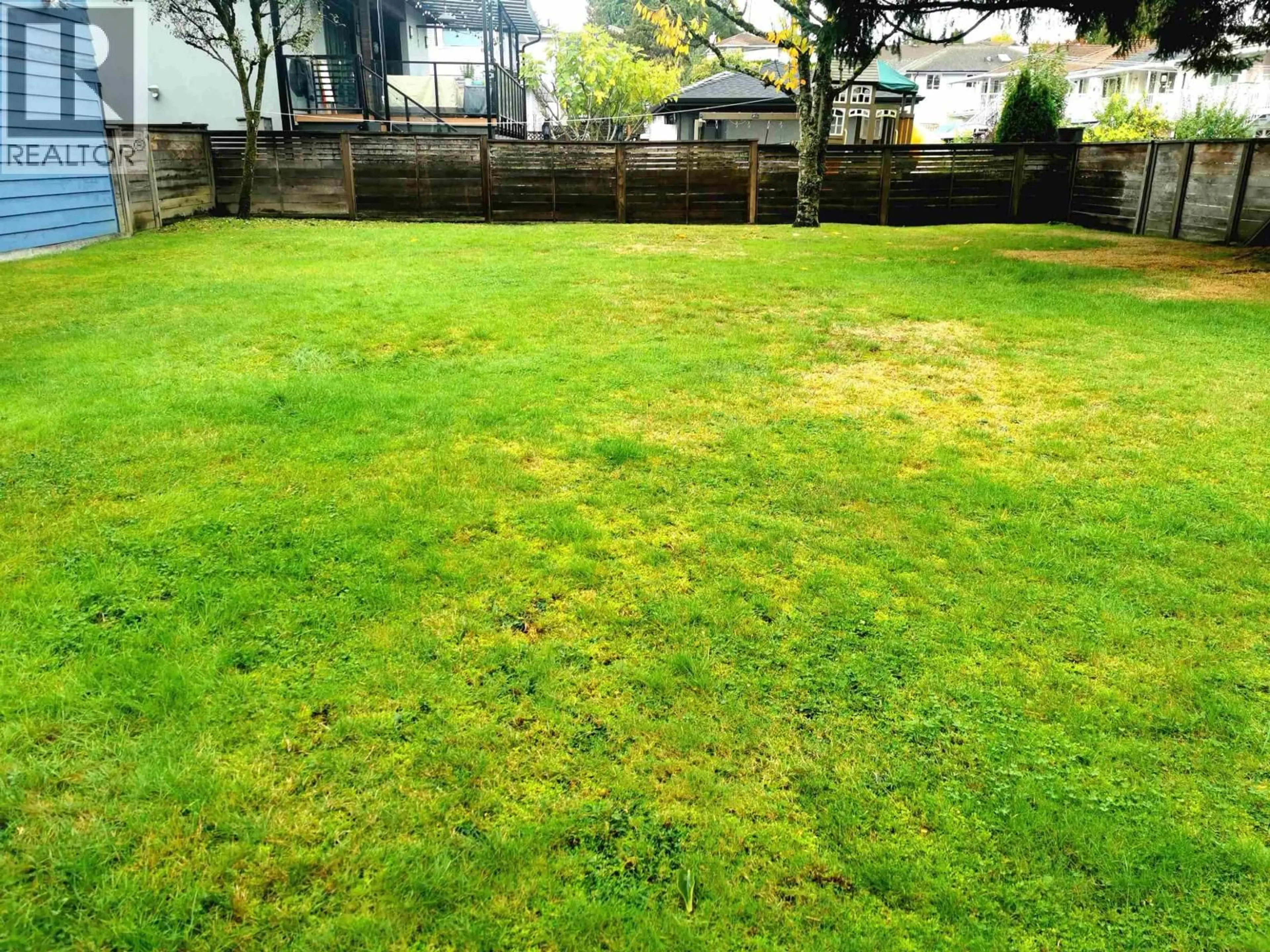 A pic from outside/outdoor area/front of a property/back of a property/a pic from drone, unknown for 5761 SPROTT STREET, Burnaby British Columbia V5G1T8