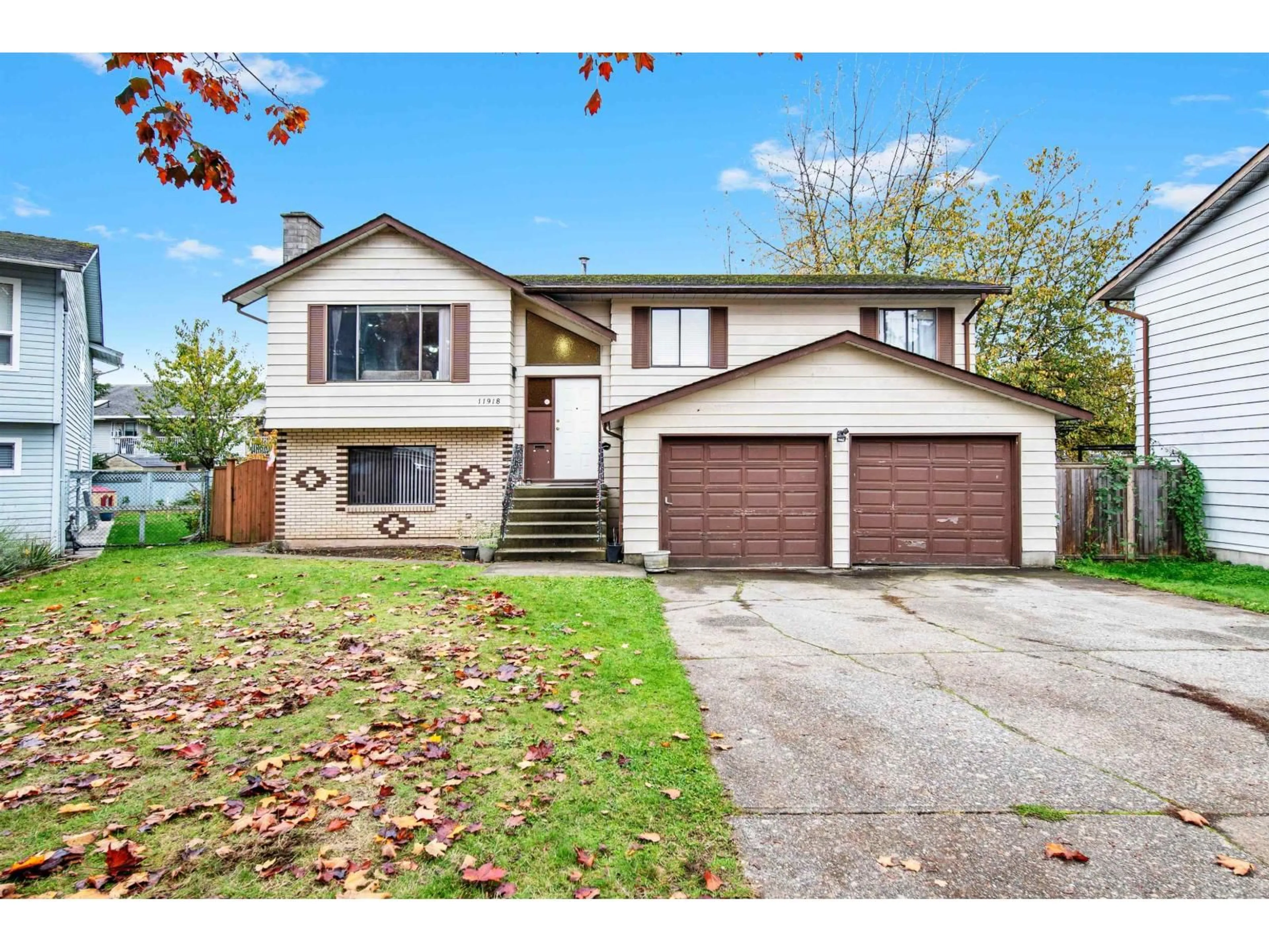 Home with vinyl exterior material, street for 11918 72A, Delta British Columbia V4C1B5