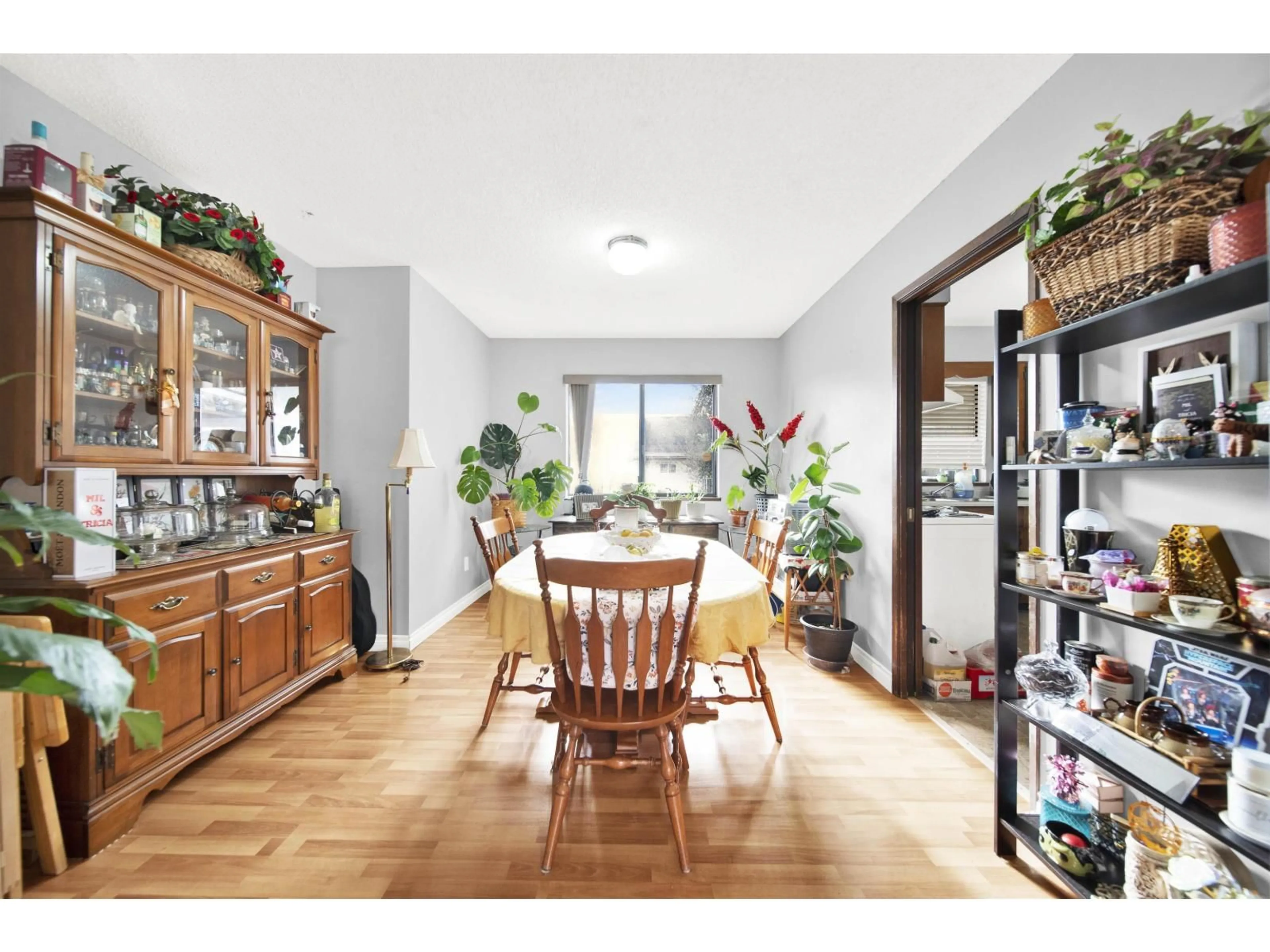 Dining room, wood/laminate floor for 11918 72A, Delta British Columbia V4C1B5