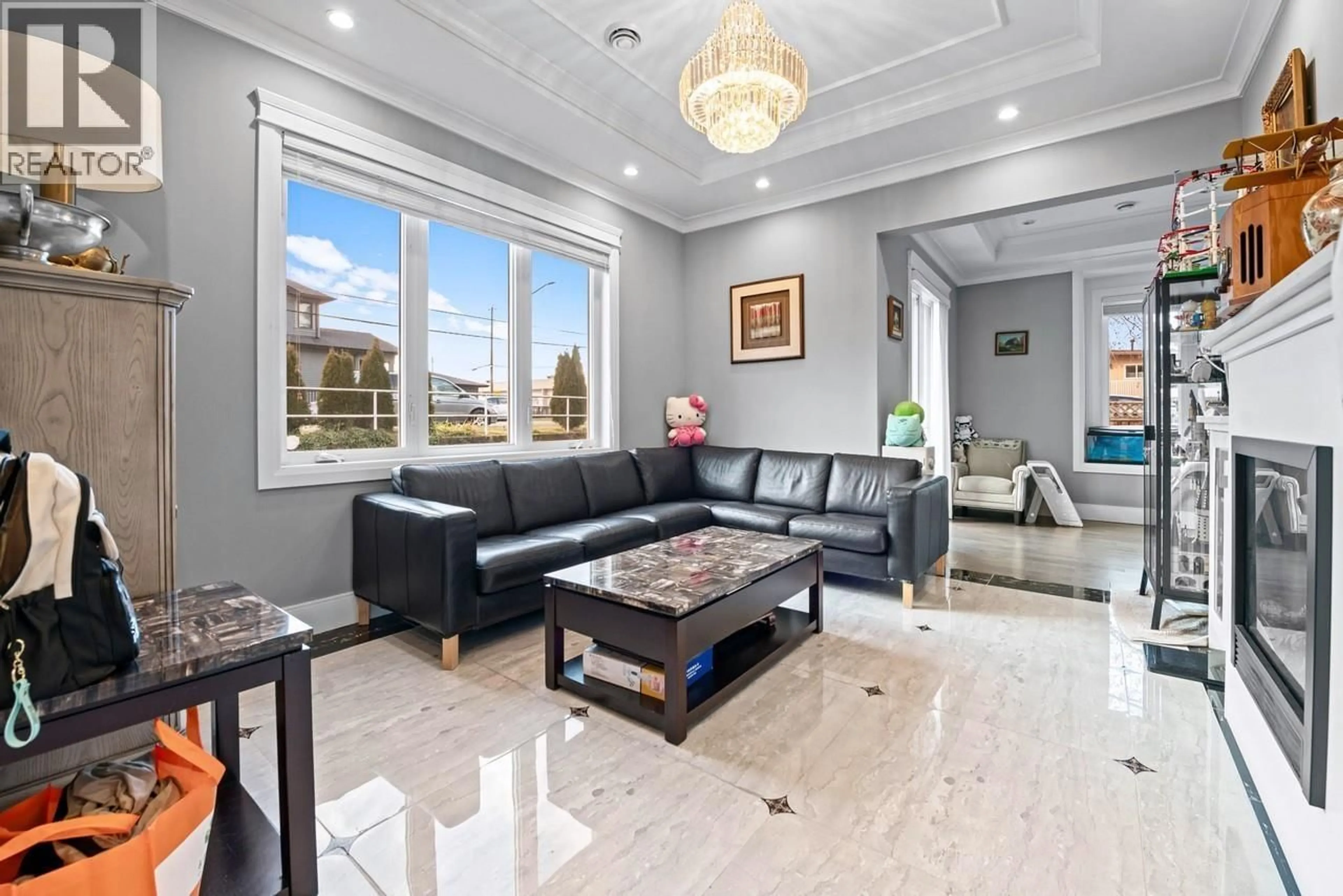 Living room with furniture, ceramic/tile floor for 4434 SMITH AVENUE, Burnaby British Columbia V5G2V6