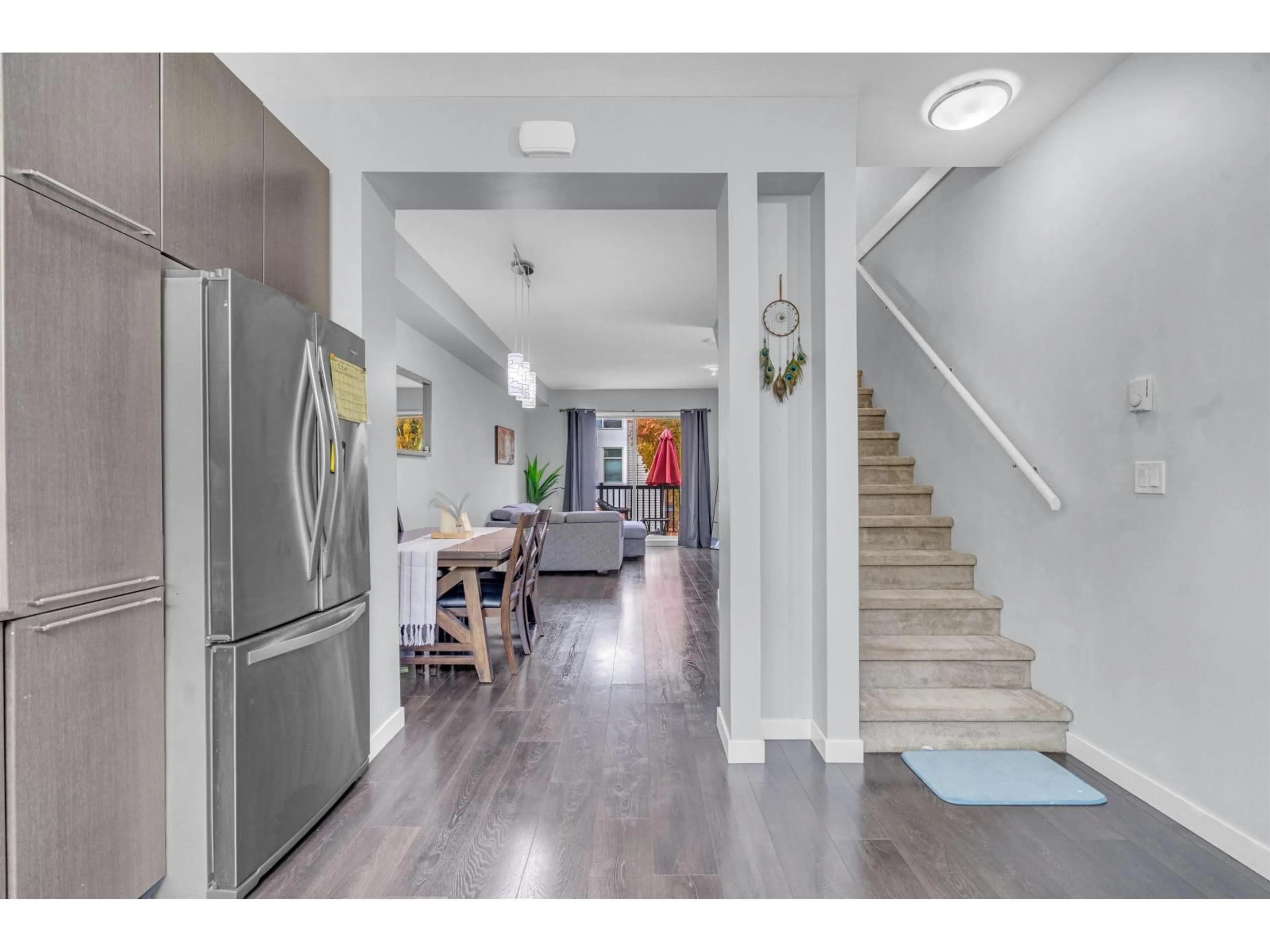 Indoor entryway for 8 - 8473 163 STREET, Surrey British Columbia V4N6M7