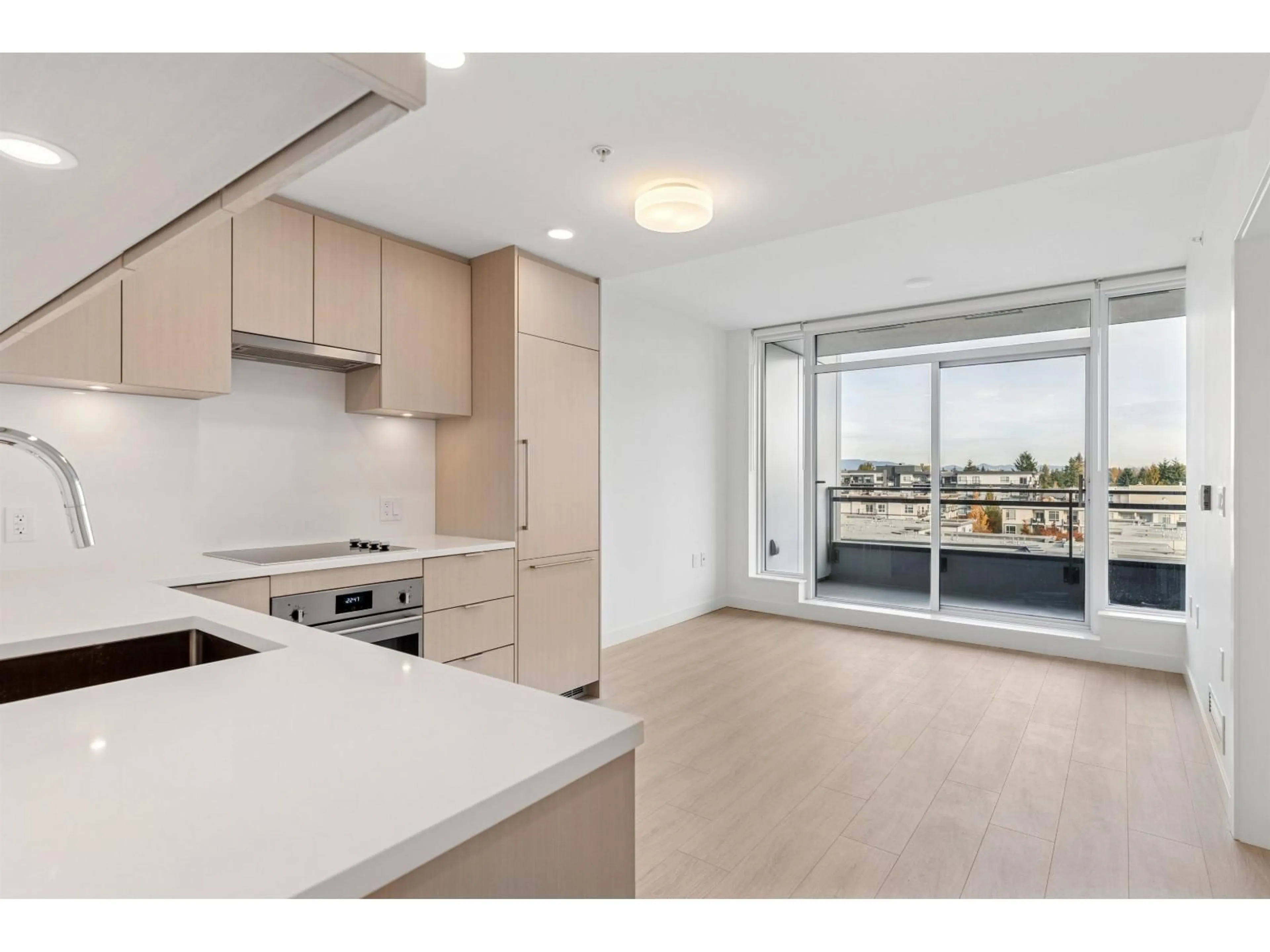 Standard kitchen, unknown for 1001 - 13675 107A, Surrey British Columbia V3T0X2