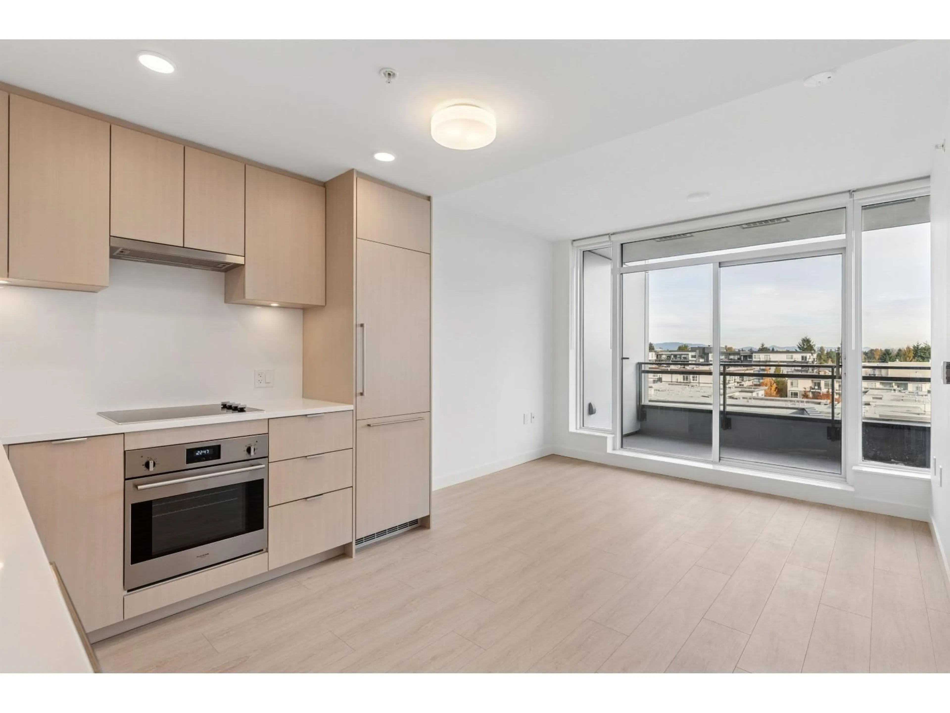 Standard kitchen, unknown for 1001 - 13675 107A, Surrey British Columbia V3T0X2