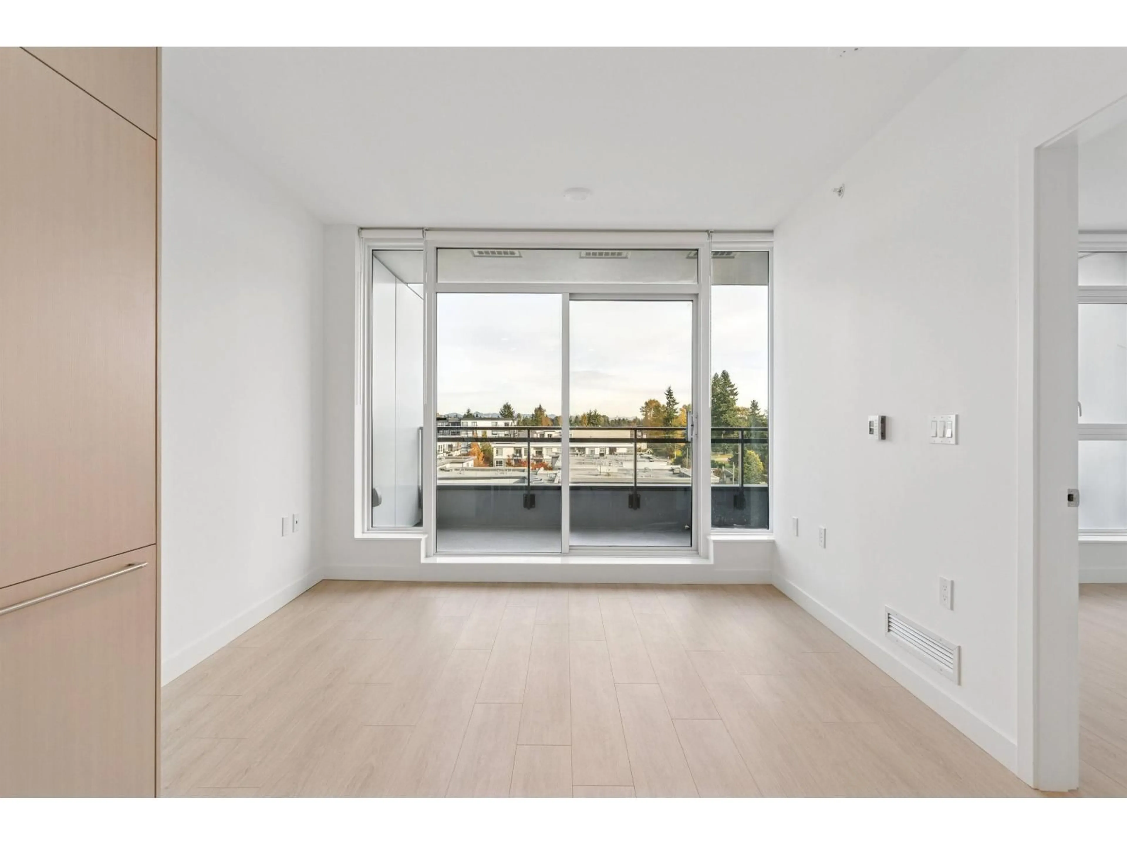 A pic of a room for 1001 - 13675 107A, Surrey British Columbia V3T0X2