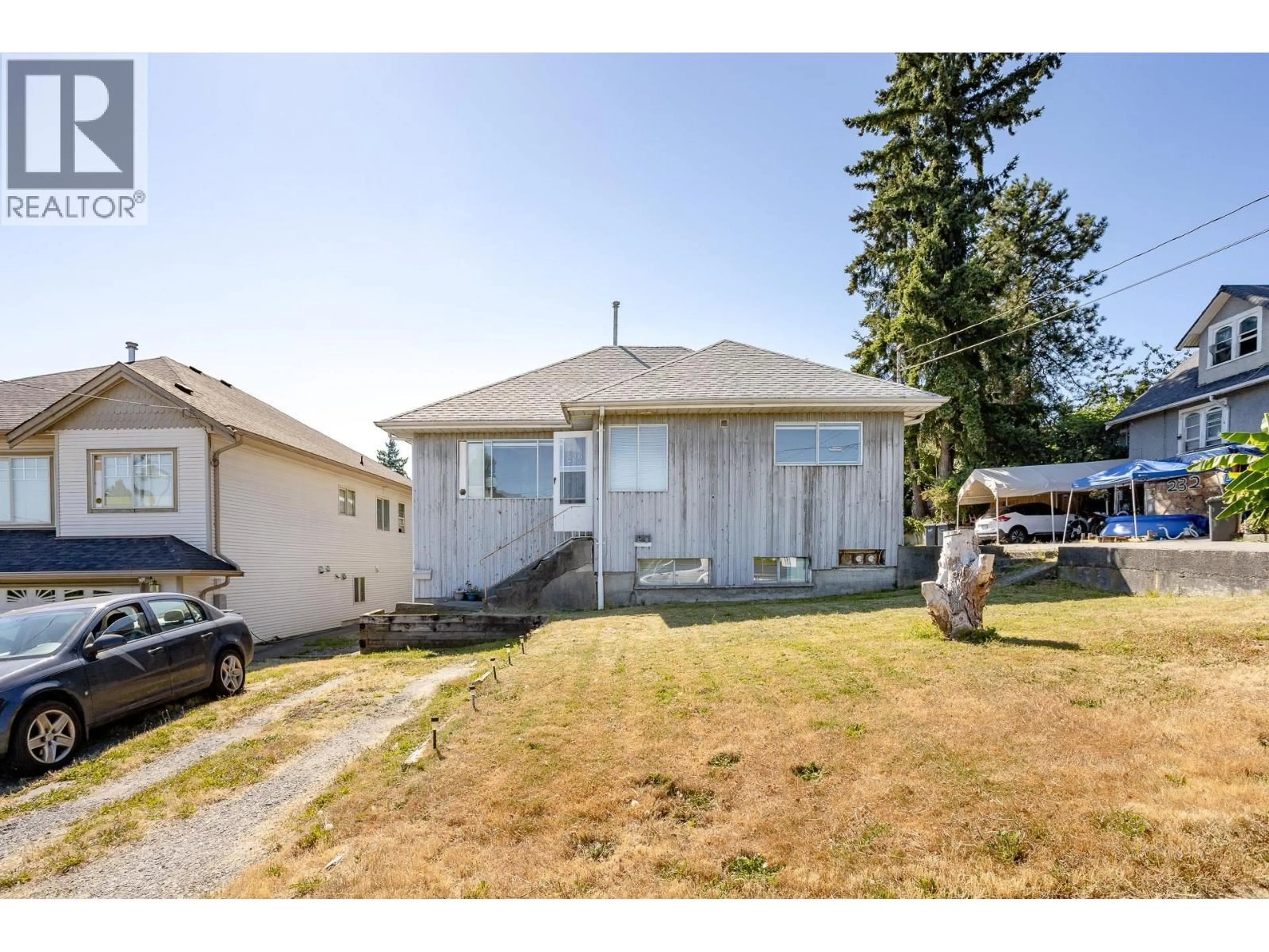 A pic from outside/outdoor area/front of a property/back of a property/a pic from drone, street for 226 NELSON STREET, Coquitlam British Columbia V3K4M9