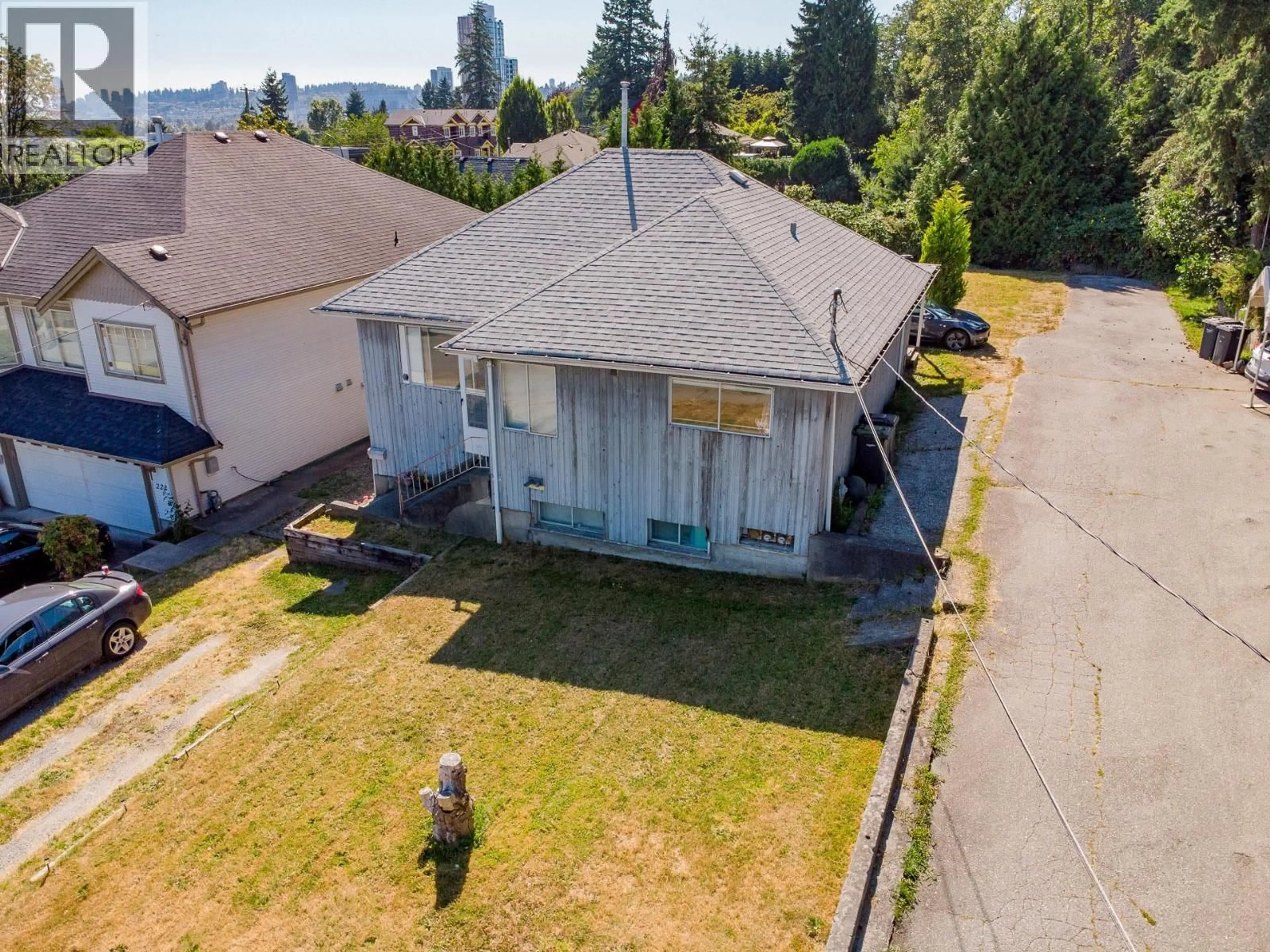 A pic from outside/outdoor area/front of a property/back of a property/a pic from drone, street for 226 NELSON STREET, Coquitlam British Columbia V3K4M9