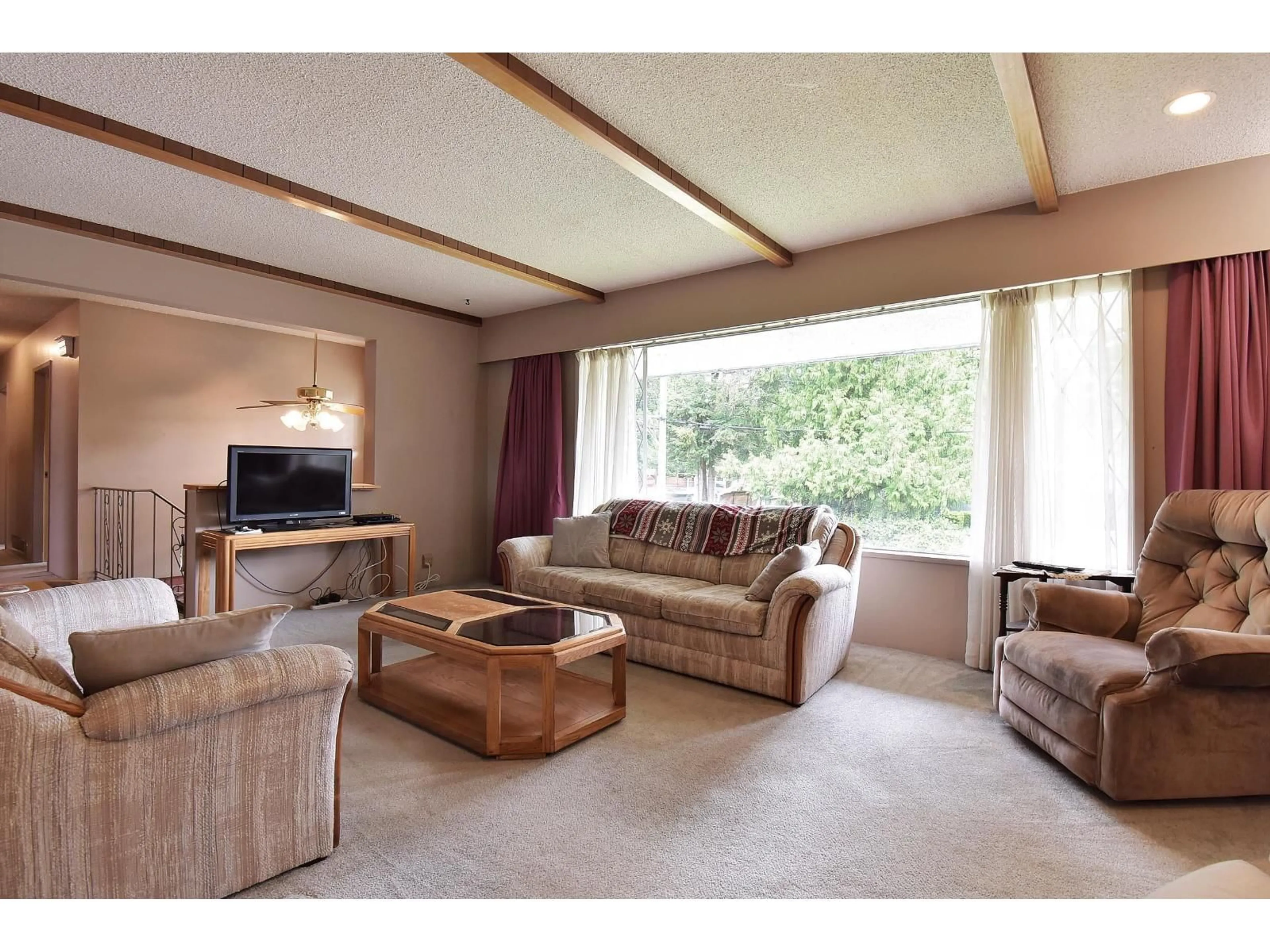 Living room with furniture, unknown for 1589 LANCASTER, White Rock British Columbia V4B3H6