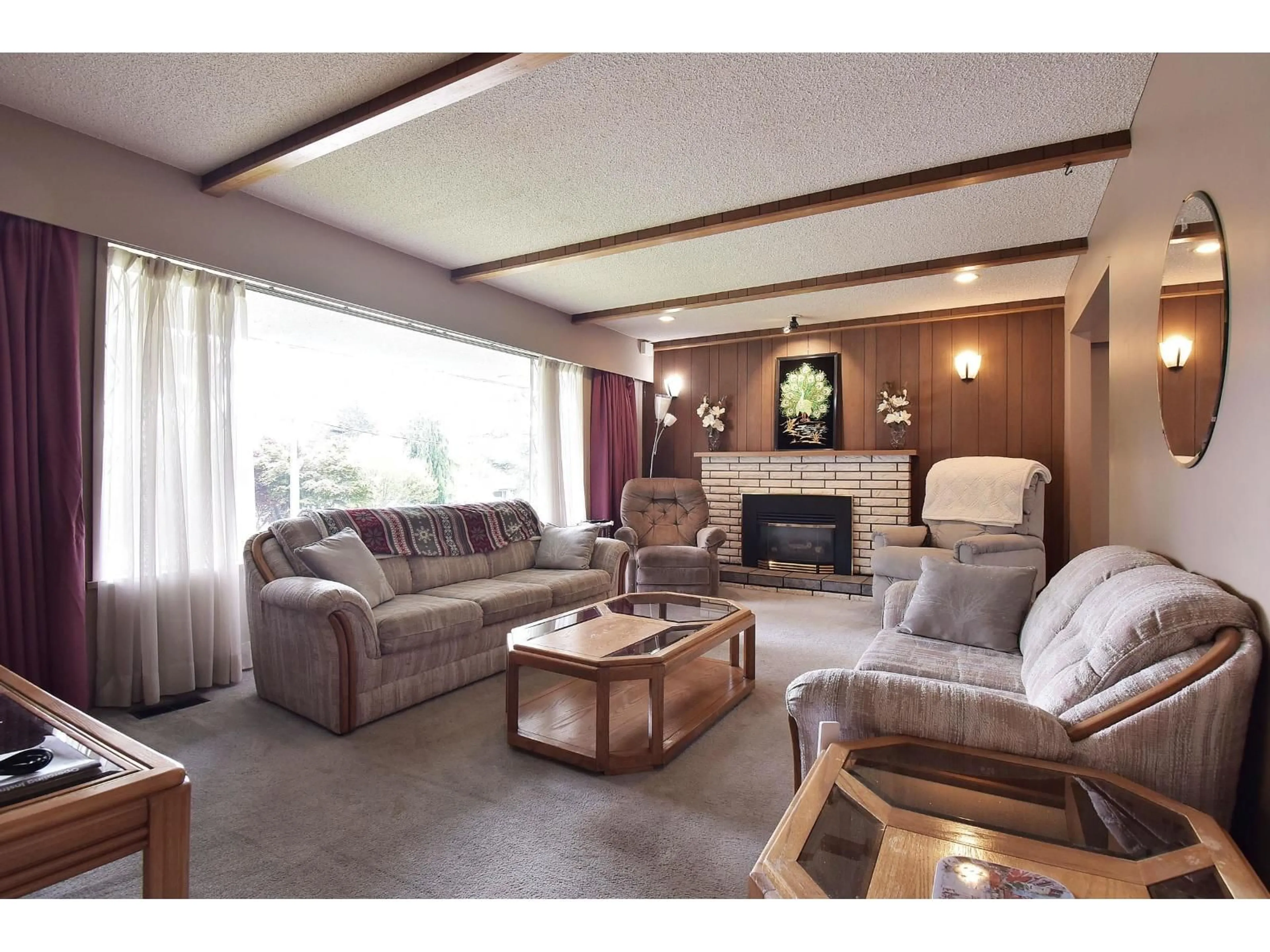 Living room with furniture, wood/laminate floor for 1589 LANCASTER, White Rock British Columbia V4B3H6