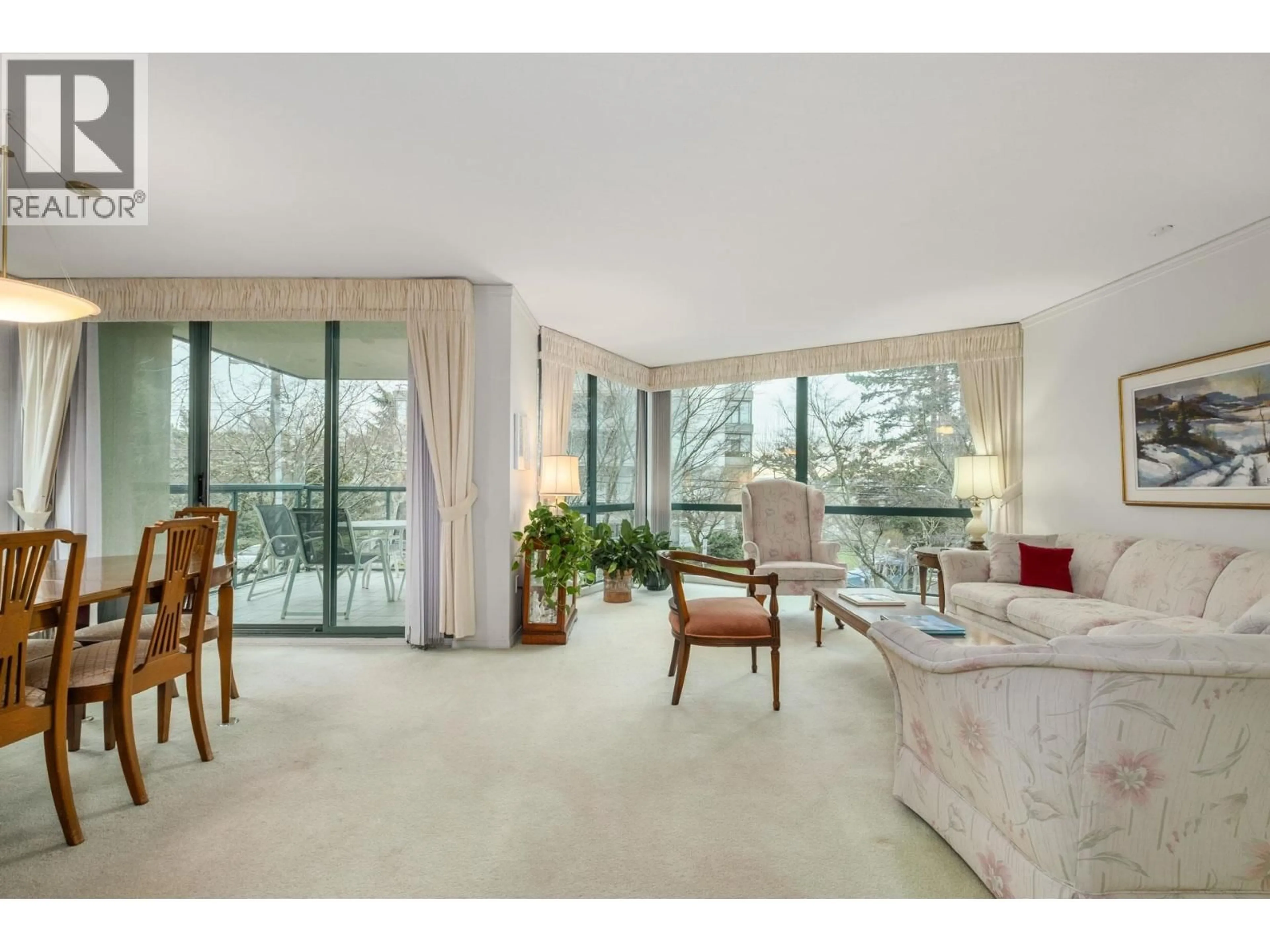 Living room with furniture, unknown for 101 - 1427 DUCHESS AVENUE, West Vancouver British Columbia V7T1H7