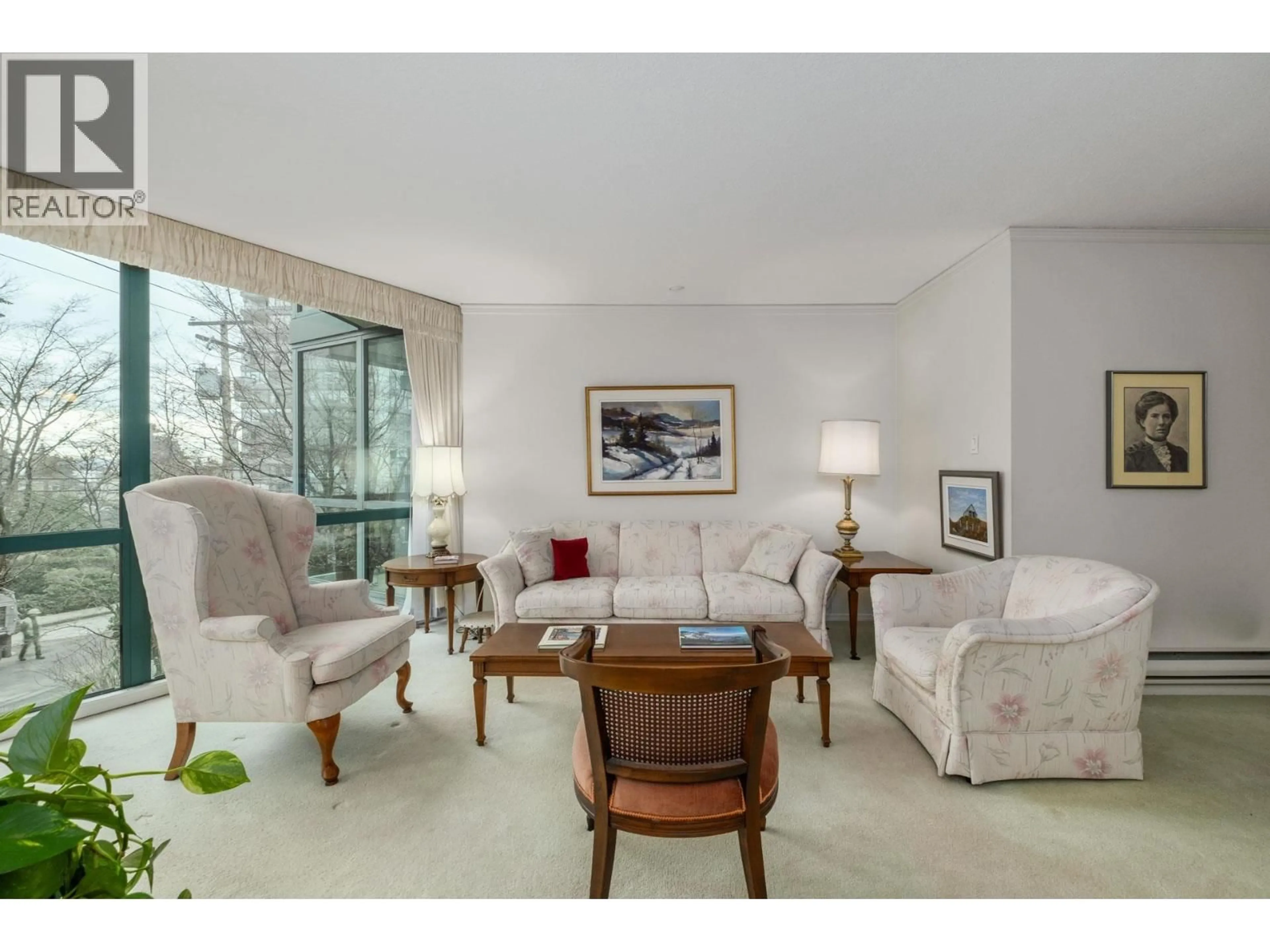 Living room with furniture, unknown for 101 - 1427 DUCHESS AVENUE, West Vancouver British Columbia V7T1H7