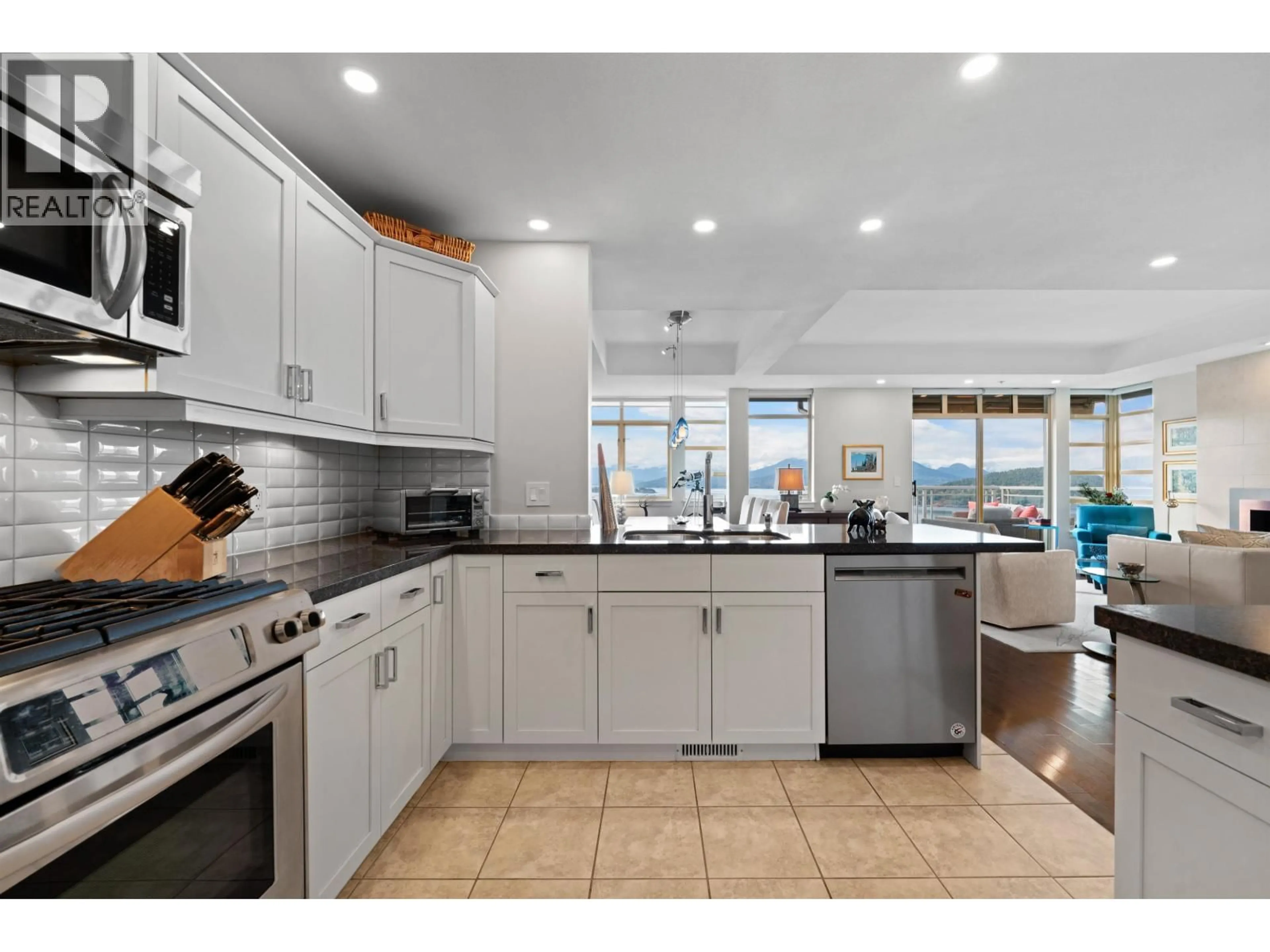 Open concept kitchen, ceramic/tile floor for 8683 SEASCAPE DRIVE, West Vancouver British Columbia V7W3J7