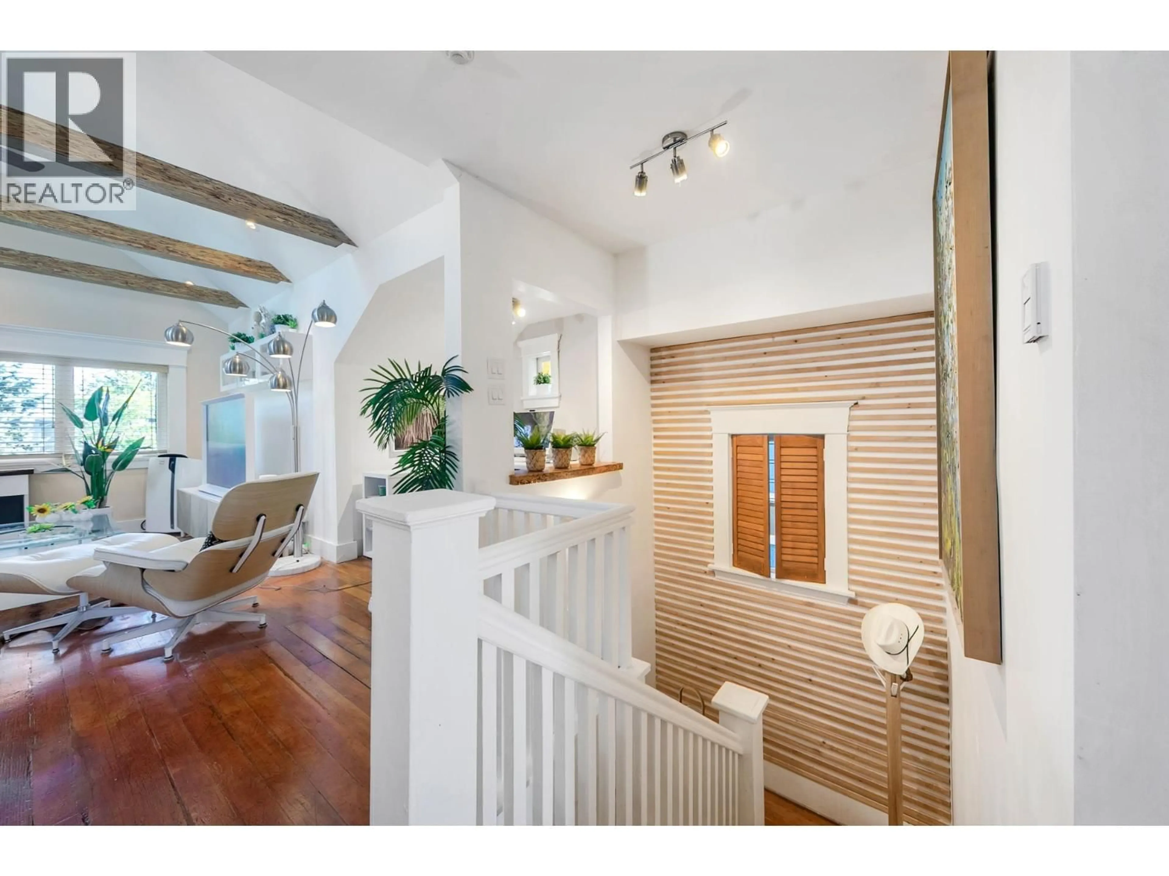 Indoor entryway for 153 19TH AVENUE, Vancouver British Columbia V5Y2B5