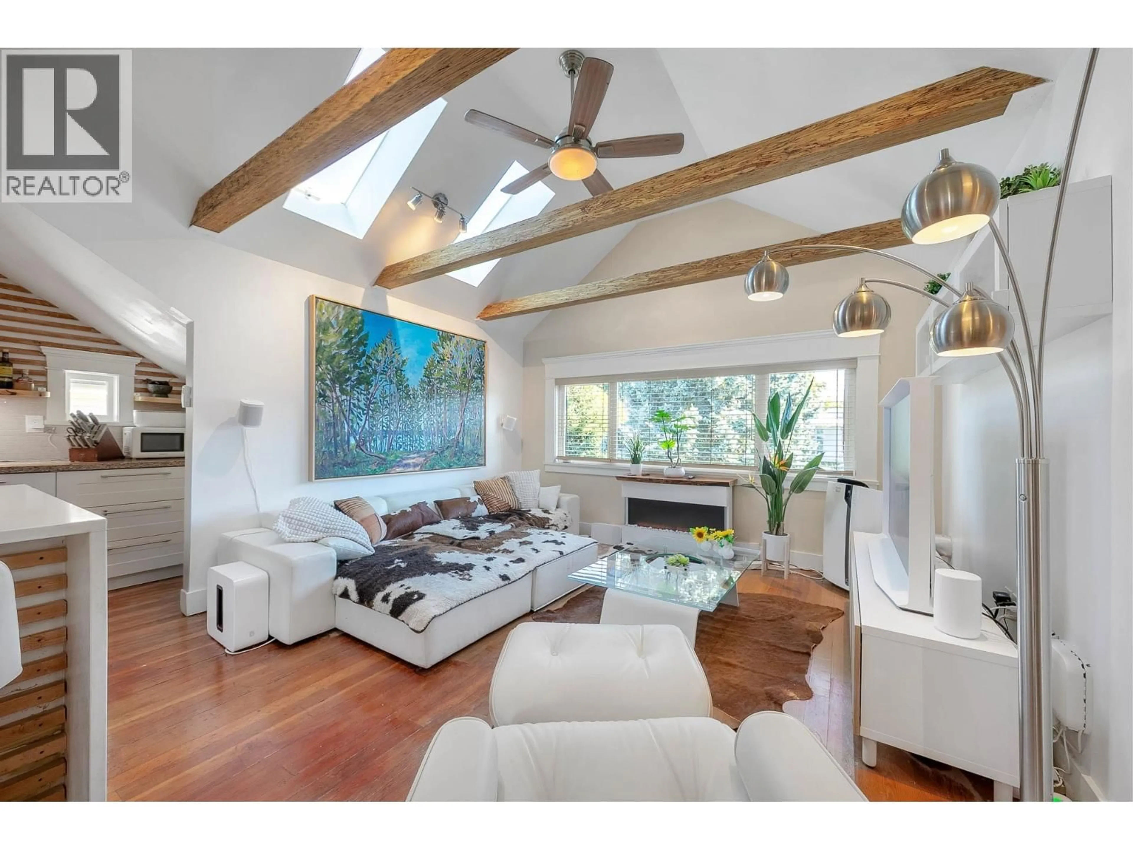 Living room with furniture, wood/laminate floor for 153 19TH AVENUE, Vancouver British Columbia V5Y2B5