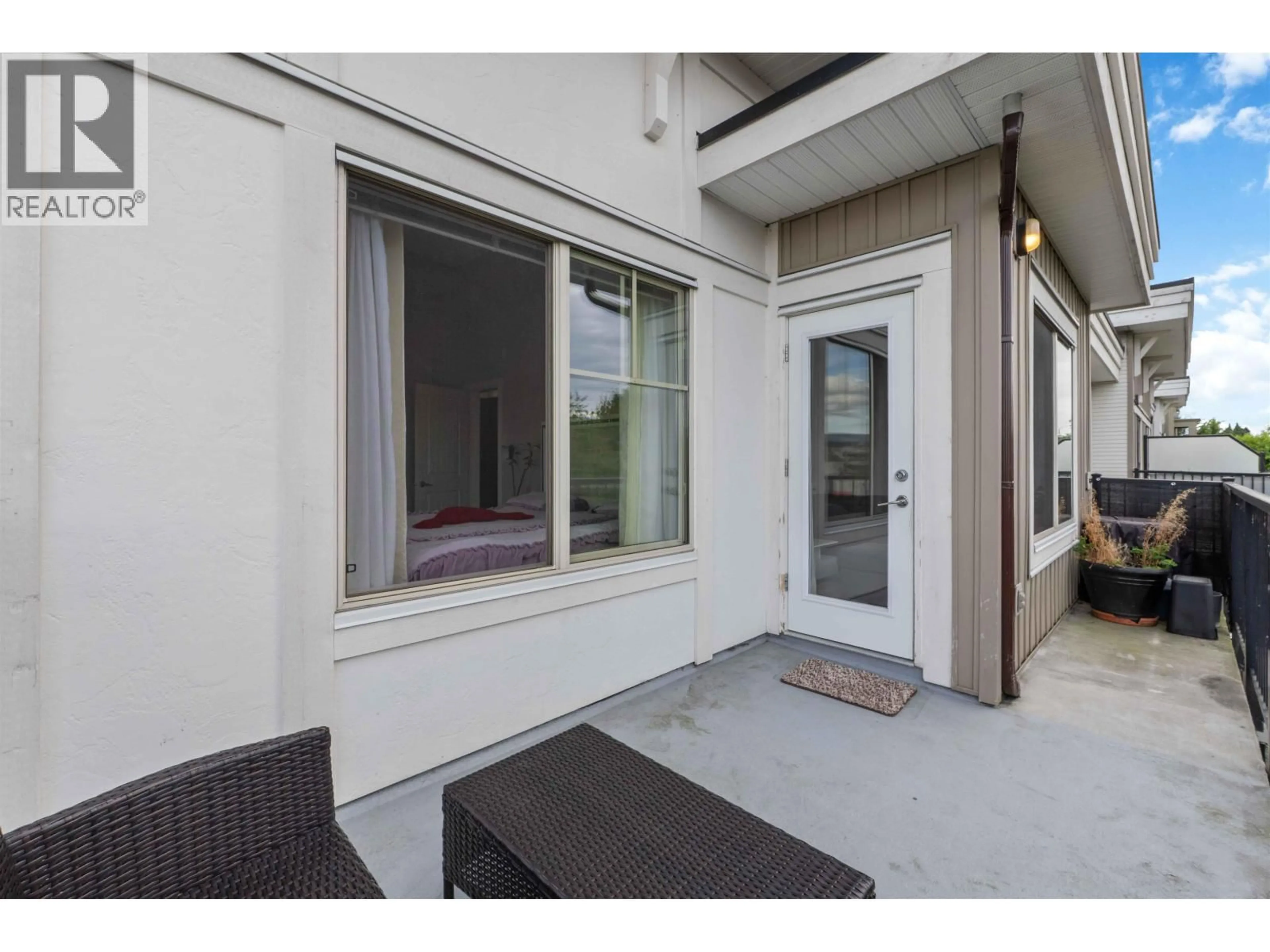 Patio, street for 404 - 22290 NORTH AVENUE, Maple Ridge British Columbia V2X8Z8