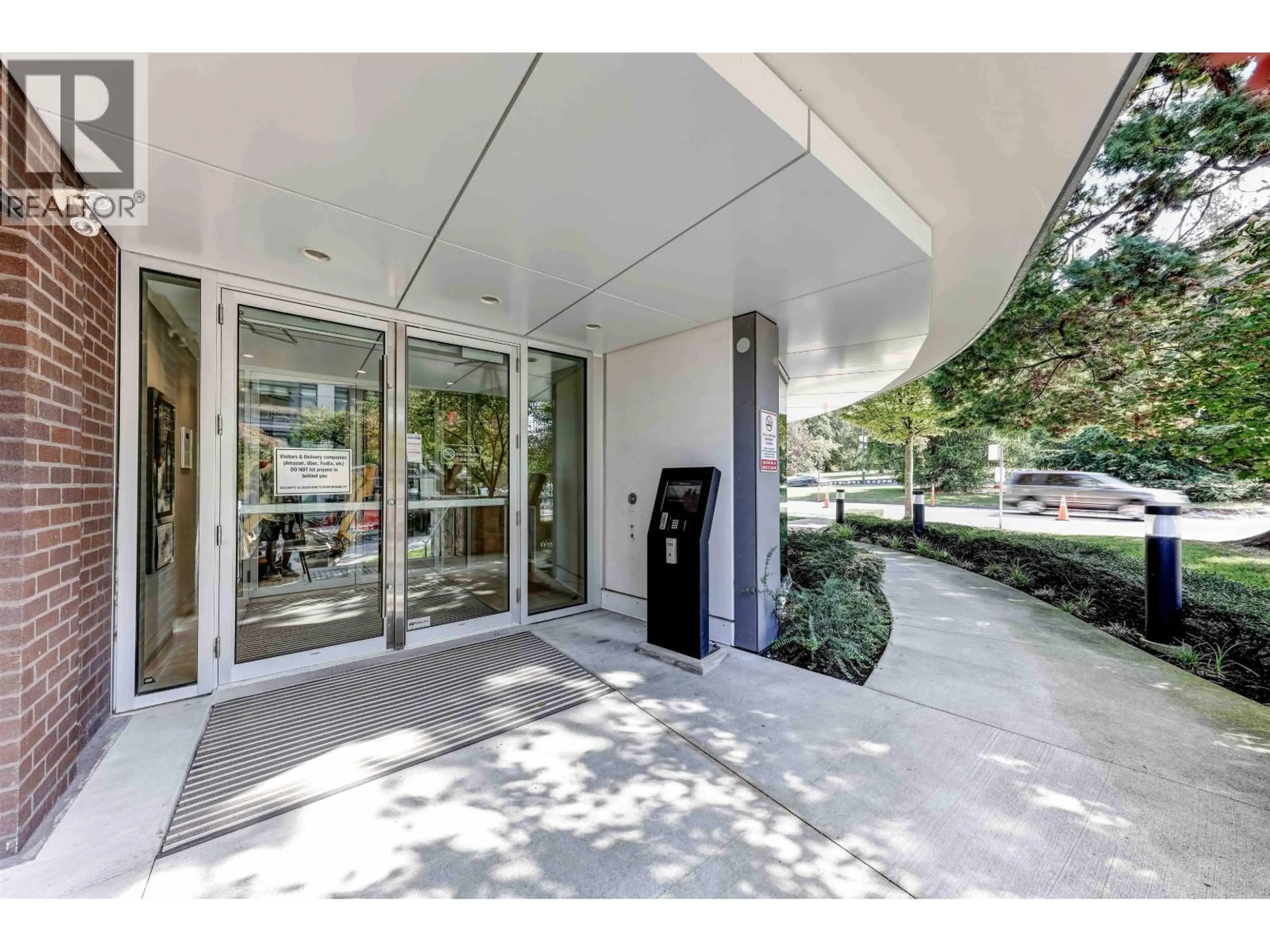 Indoor foyer for 305 - 505 30TH AVENUE, Vancouver British Columbia V5Z0G4