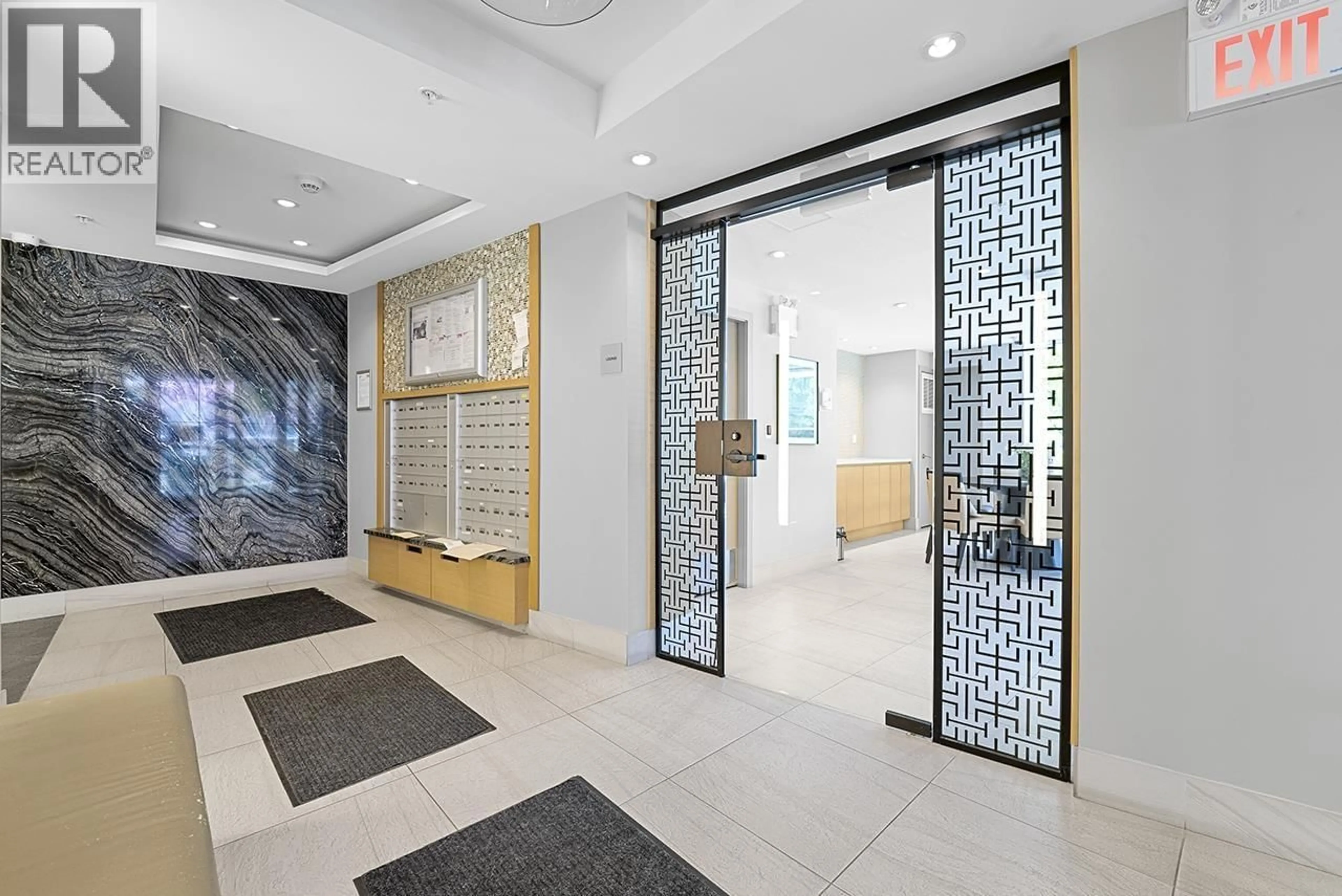 Indoor foyer for 305 - 505 30TH AVENUE, Vancouver British Columbia V5Z0G4