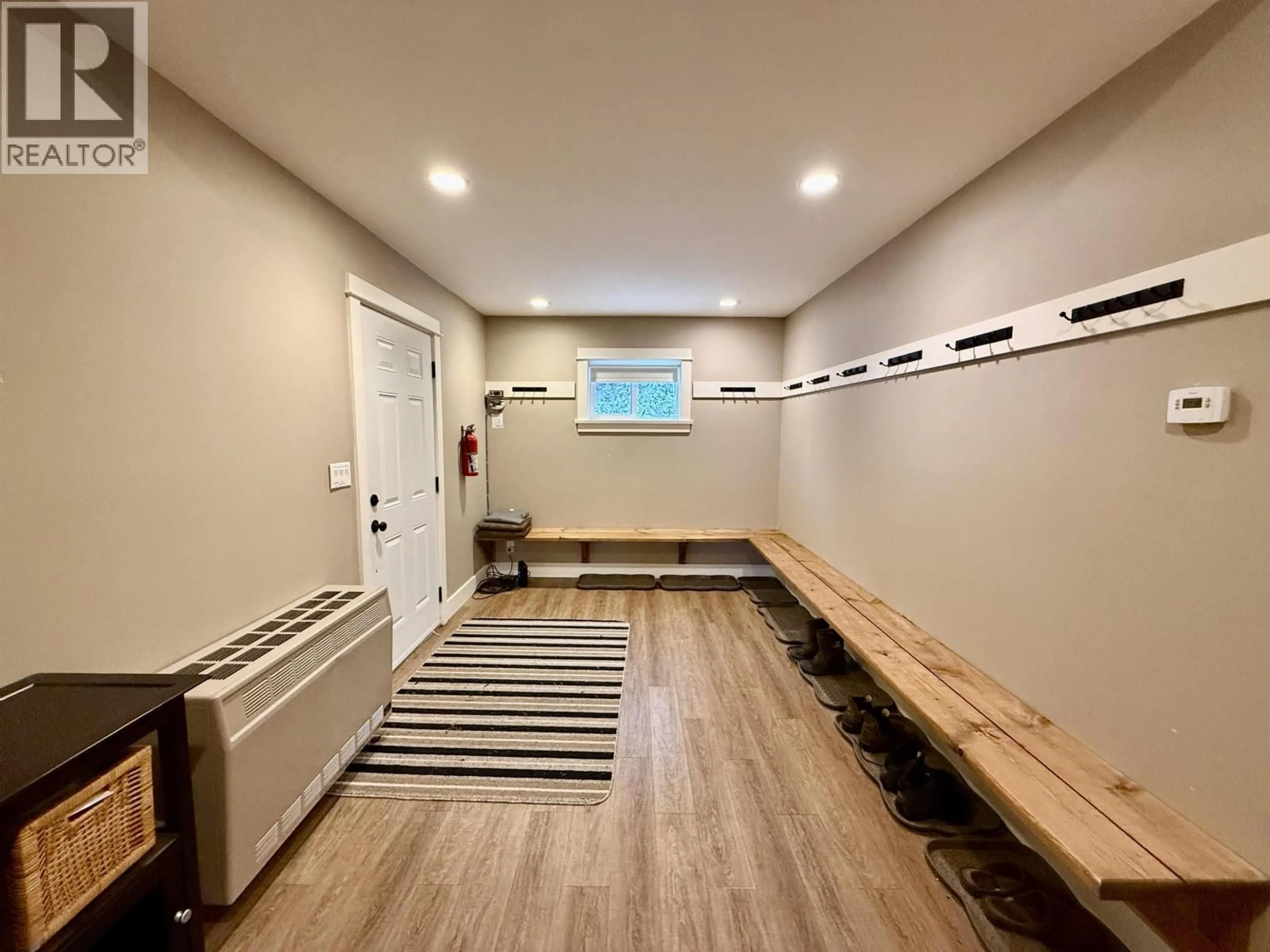 Indoor entryway for 5977 DEMPSEY LAKE ROAD, Lac La Hache British Columbia V0K1T0