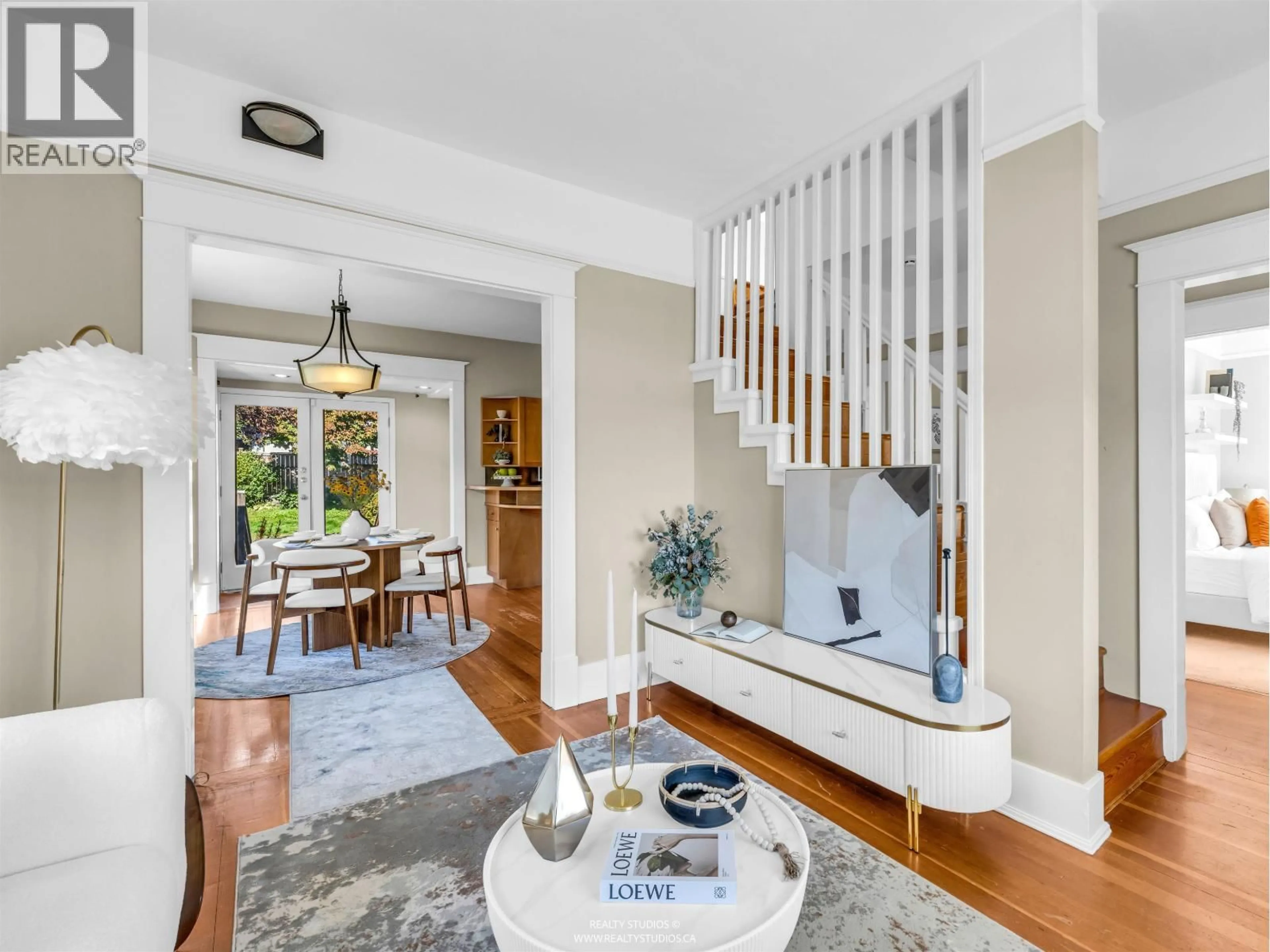 Indoor entryway for 138 KINGS ROAD, North Vancouver British Columbia V7N2L8