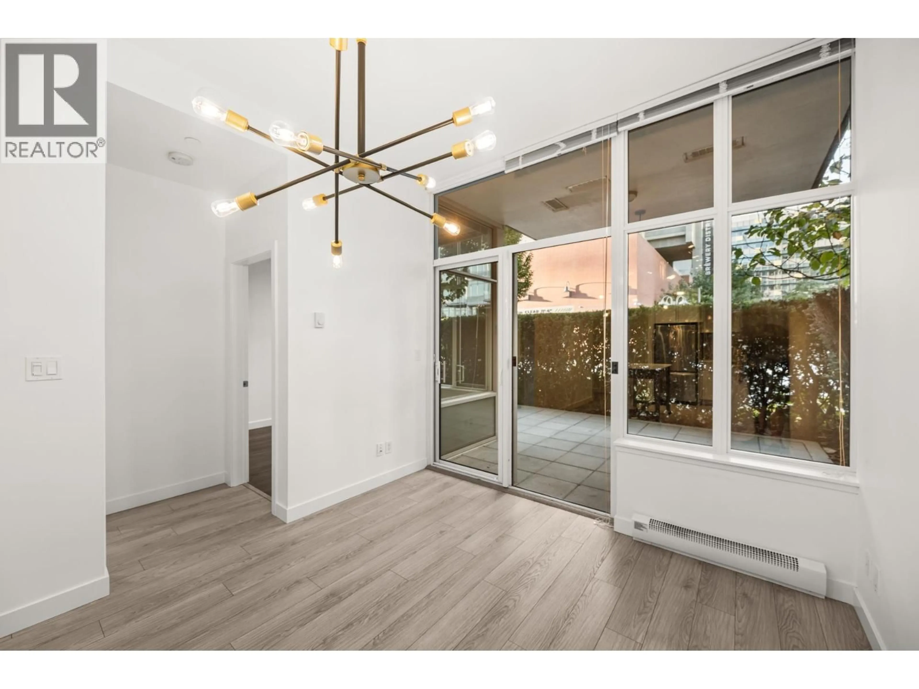 Indoor entryway for 102 - 200 NELSON'S CRESCENT, New Westminster British Columbia V3L0H4