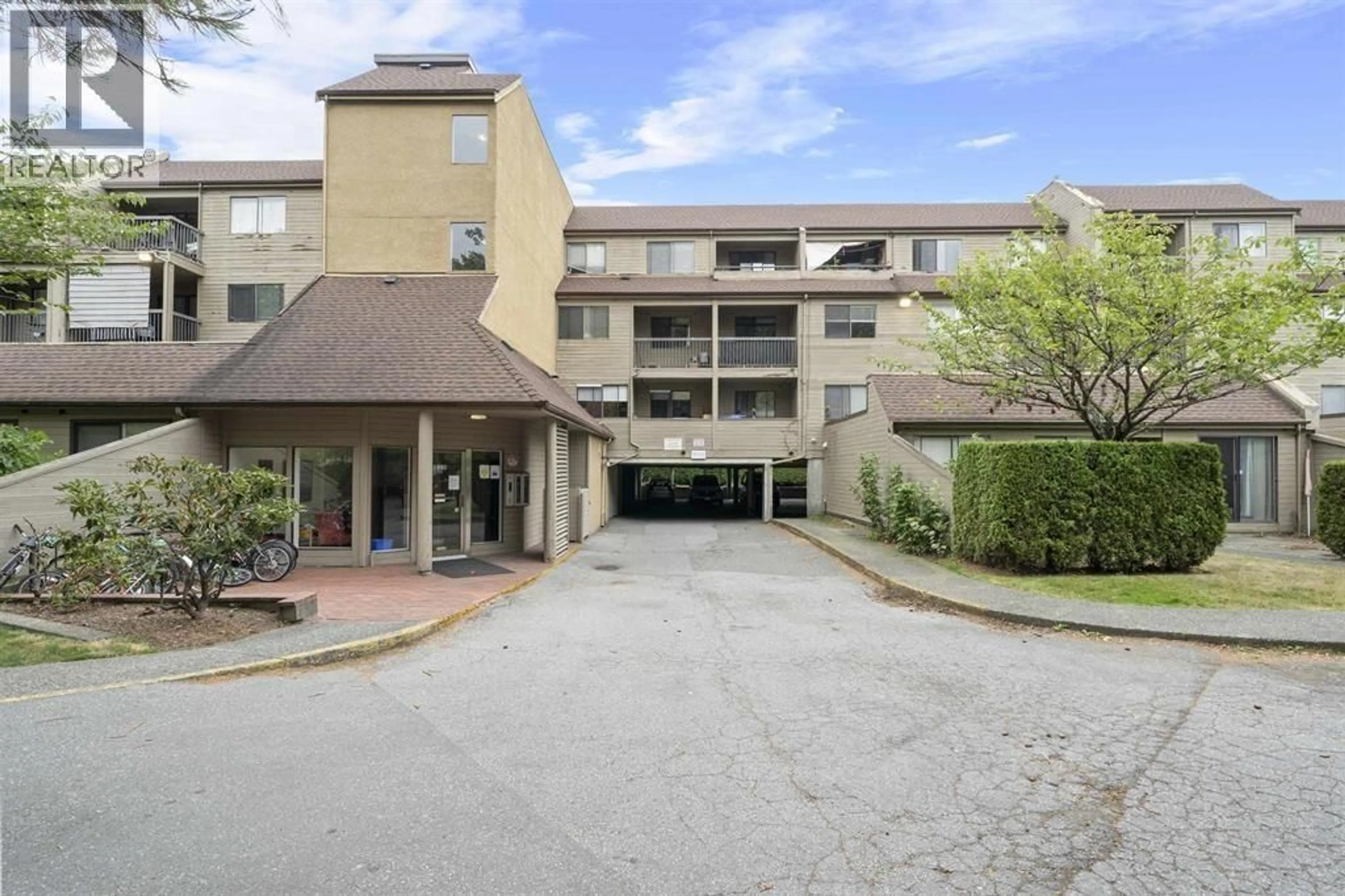 Indoor foyer for 217 - 8120 COLONIAL DRIVE, Richmond British Columbia V7C4V2
