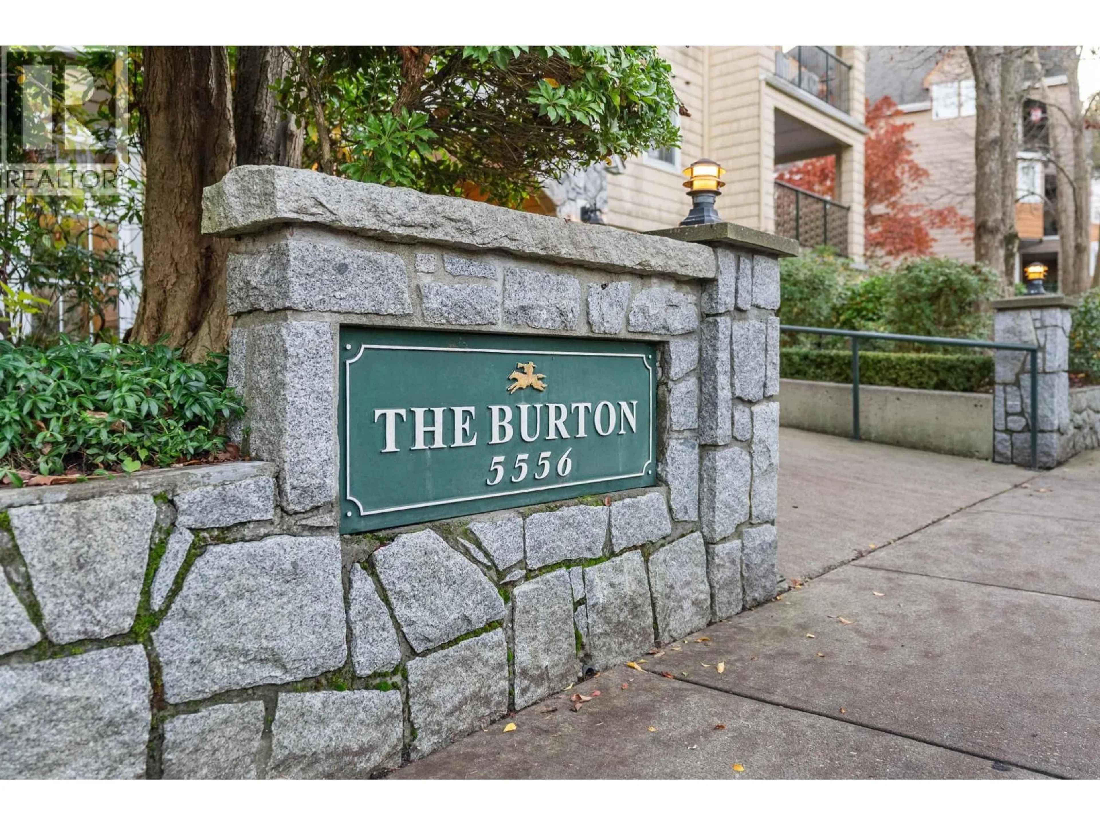 Indoor foyer for 405 - 5556 14 AVENUE, Delta British Columbia V4M4E7