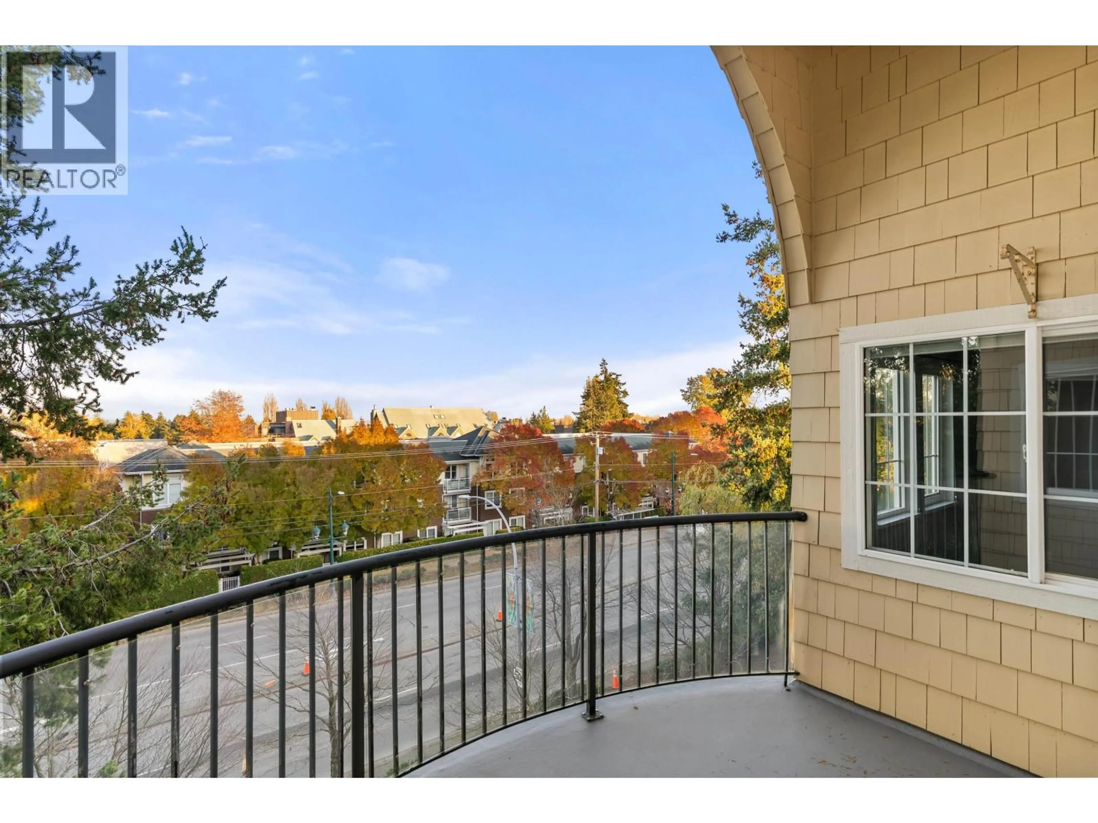 Patio, water/lake/river/ocean view for 405 - 5556 14 AVENUE, Delta British Columbia V4M4E7