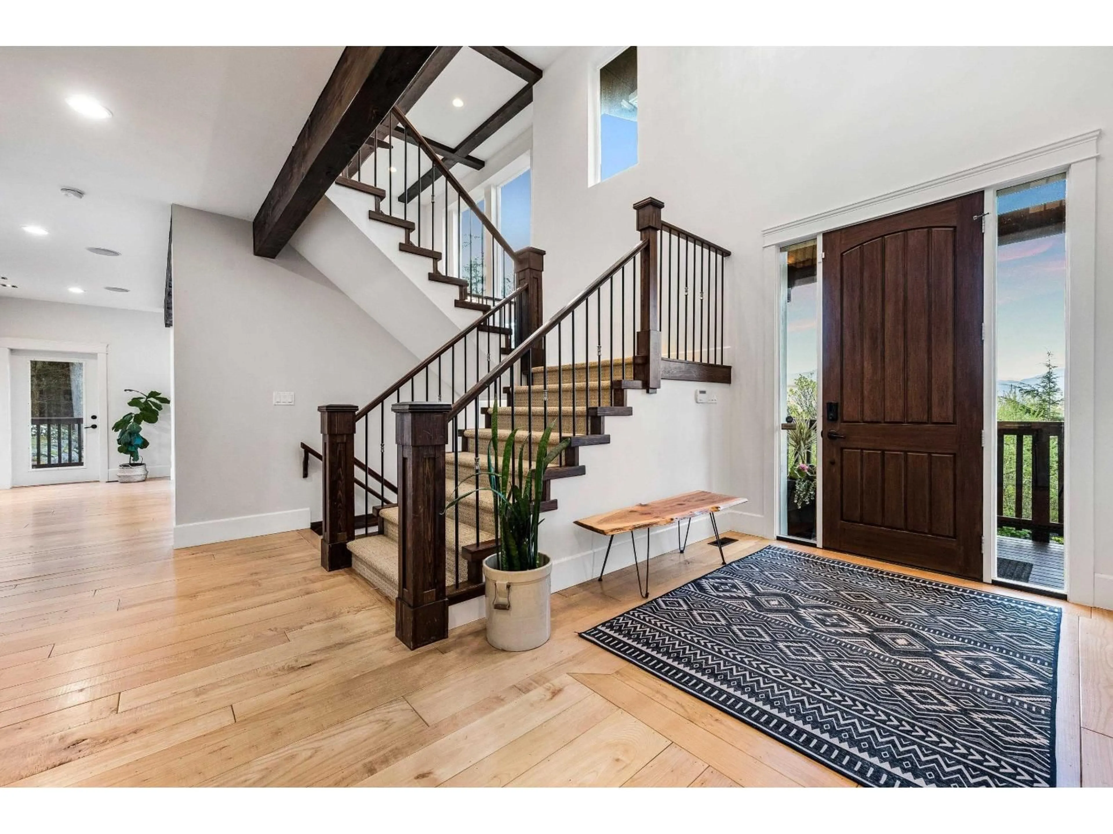 Indoor entryway for 6027 DUNKERLEY, Abbotsford British Columbia V3G2L3