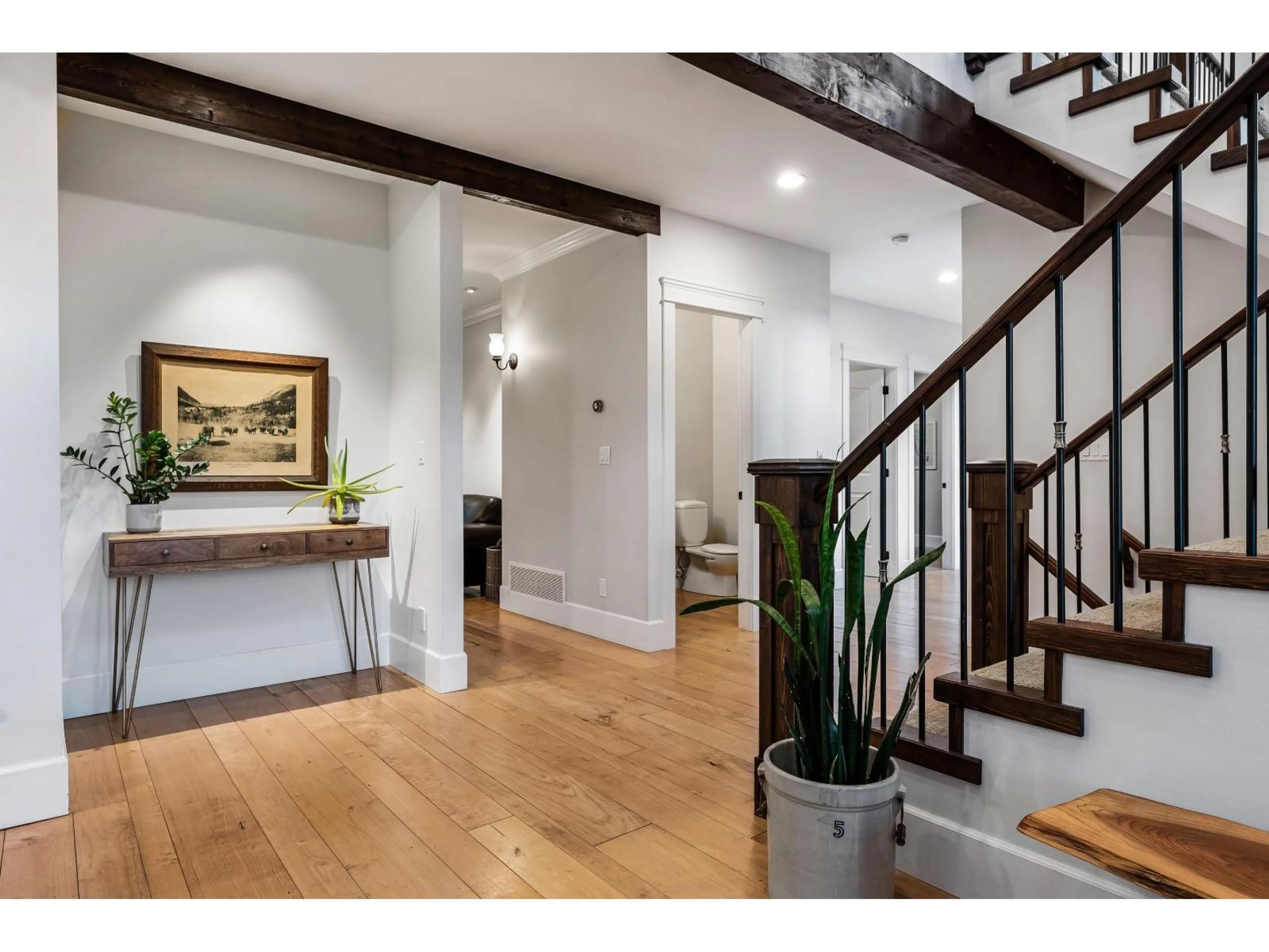 Indoor entryway for 6027 DUNKERLEY, Abbotsford British Columbia V3G2L3