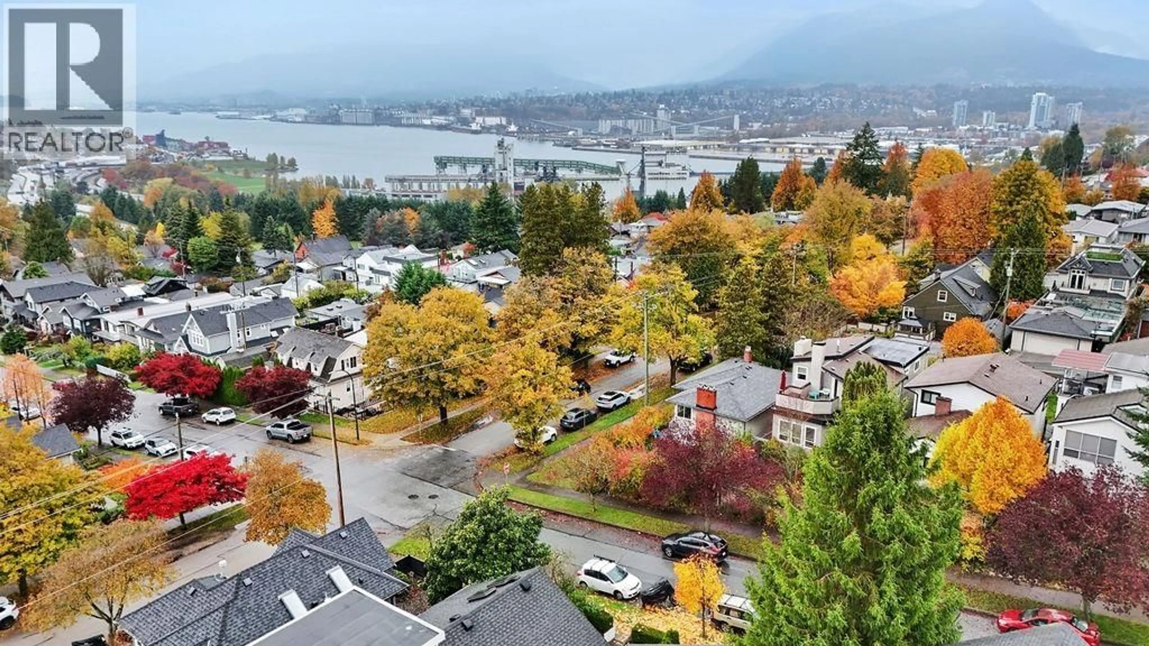 A pic from outside/outdoor area/front of a property/back of a property/a pic from drone, mountain view for 3605 OXFORD STREET, Vancouver British Columbia V5K1P4